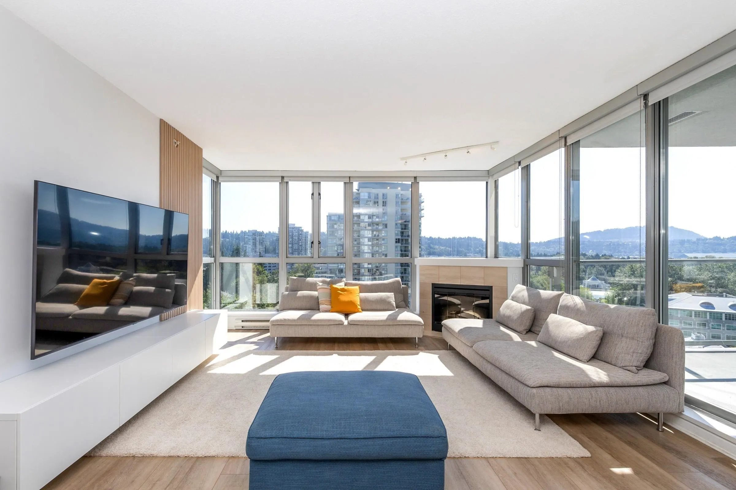 1303 295 Guildford Way