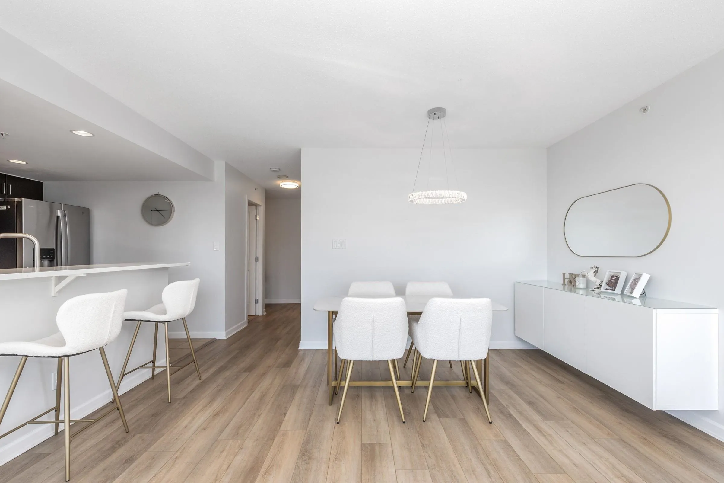 1303 295 Guildford Way