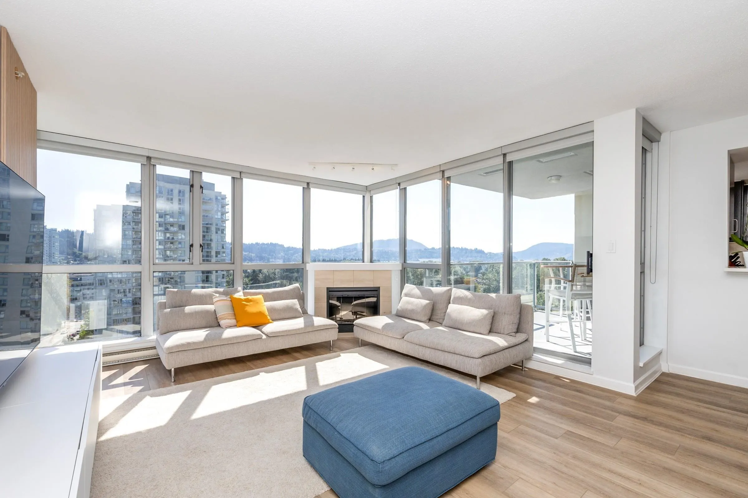 1303 295 Guildford Way