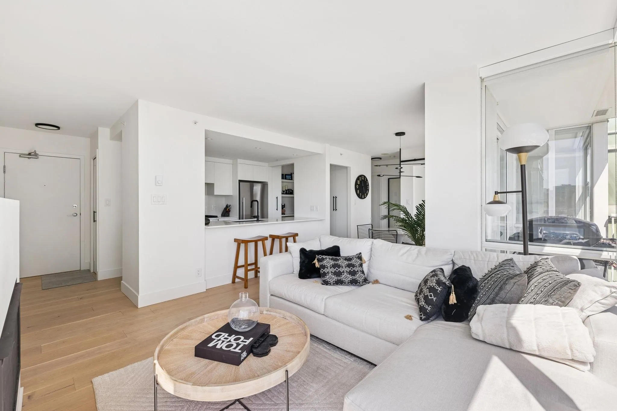 801 1077 Marinaside Crescent