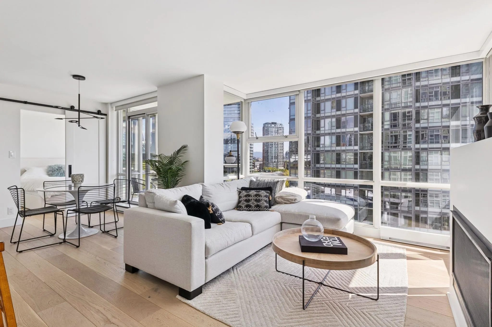 801 1077 Marinaside Crescent