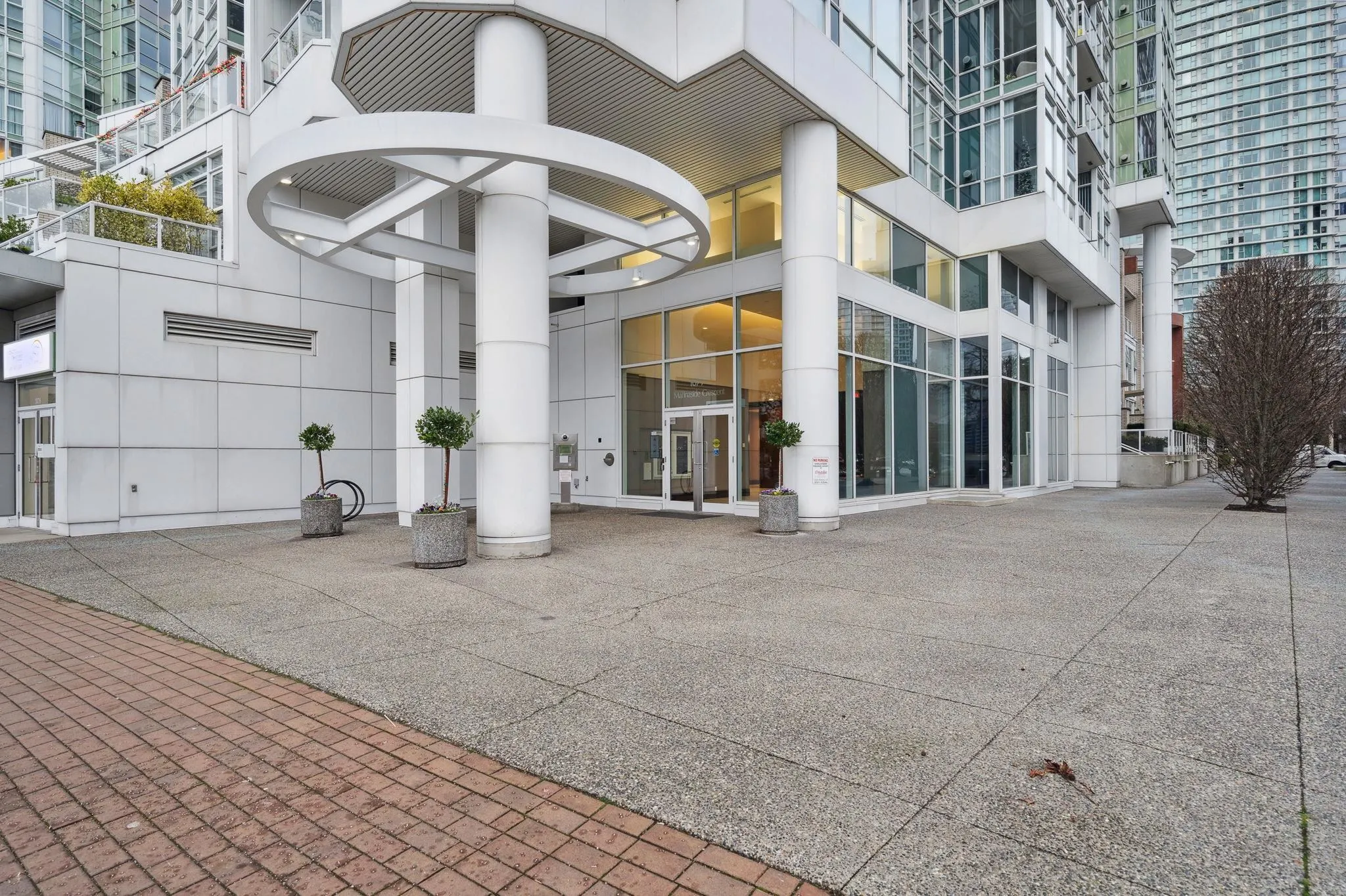 801 1077 Marinaside Crescent