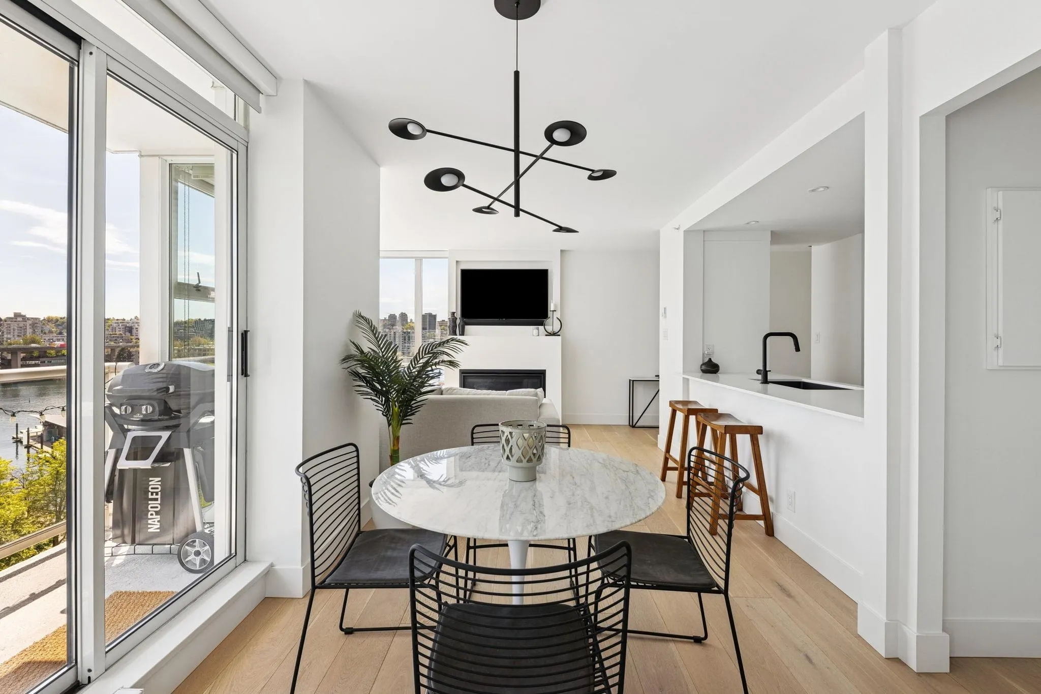 801 1077 Marinaside Crescent
