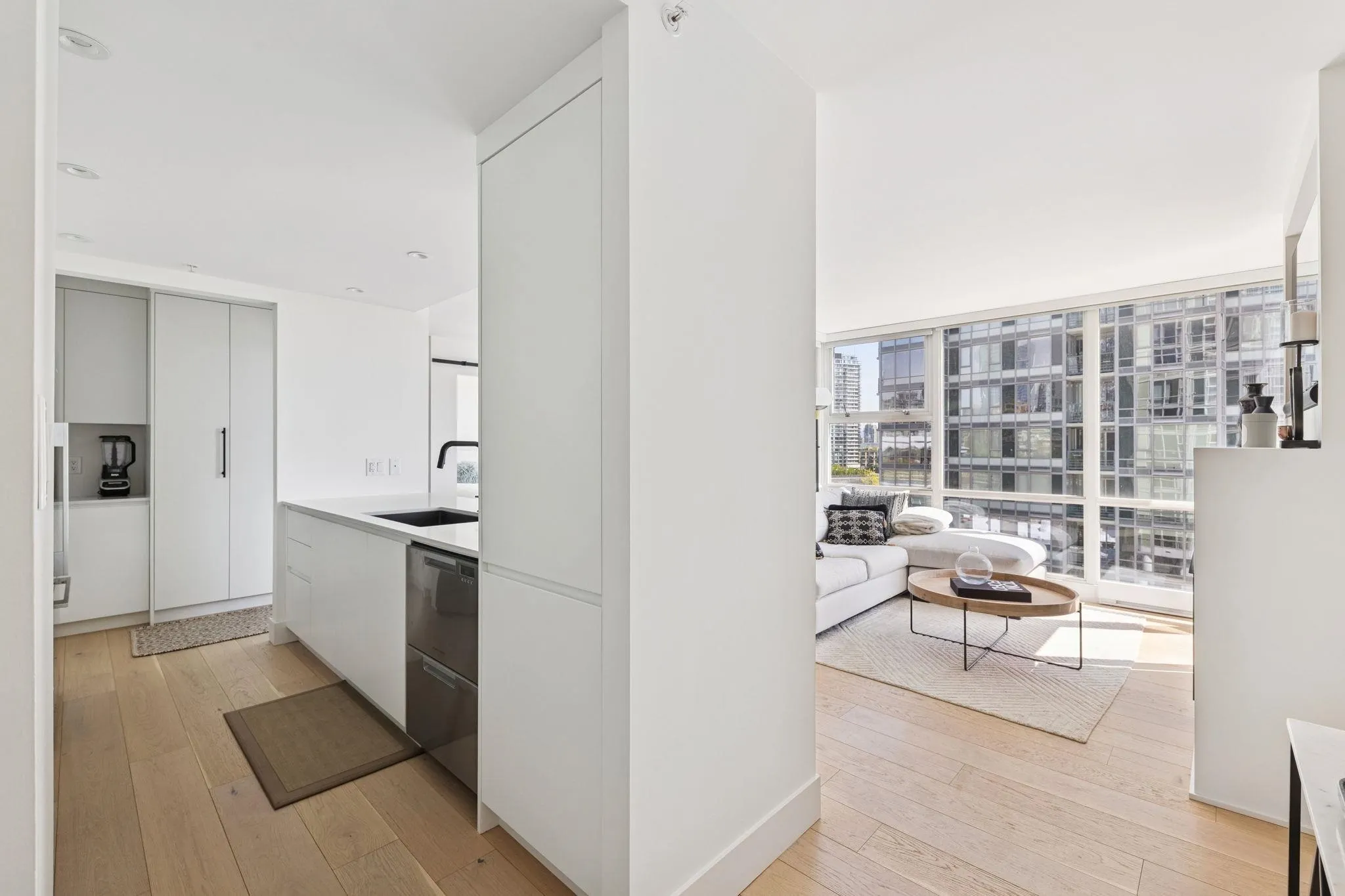 801 1077 Marinaside Crescent