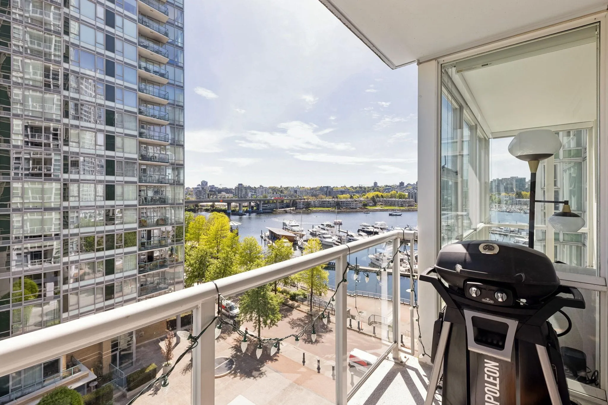 801 1077 Marinaside Crescent