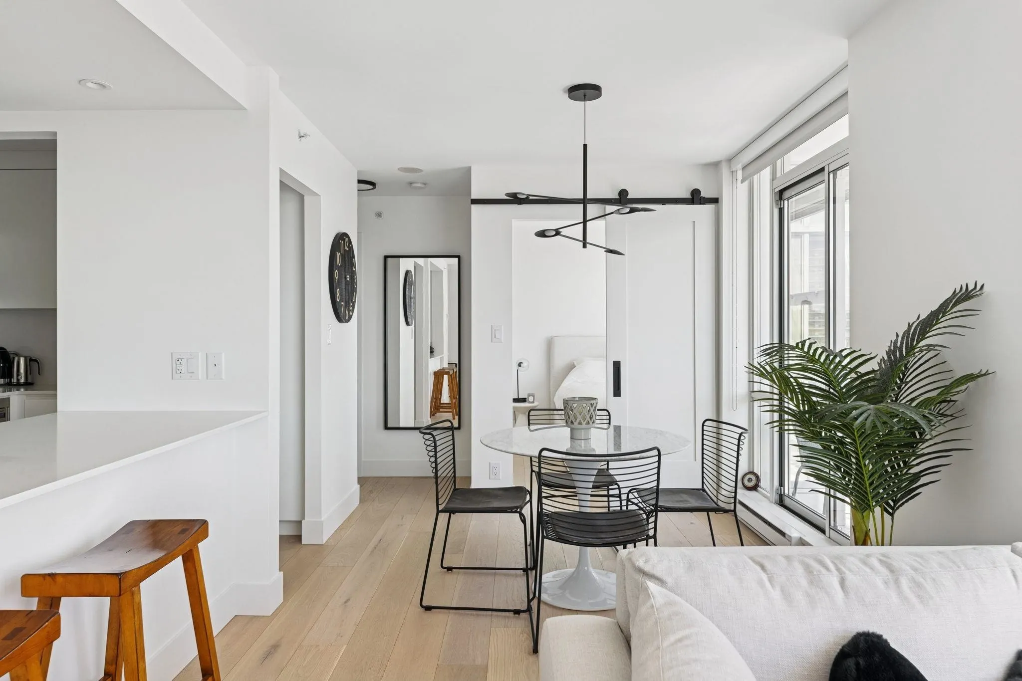 801 1077 Marinaside Crescent