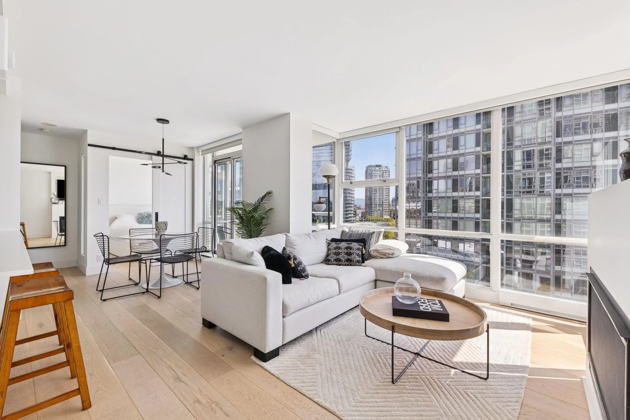801 1077 Marinaside Crescent