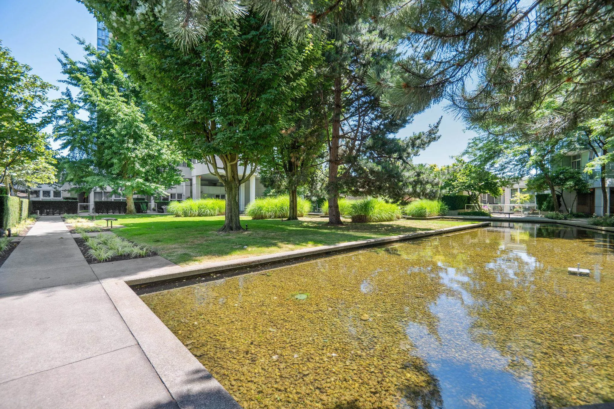 801 1077 Marinaside Crescent