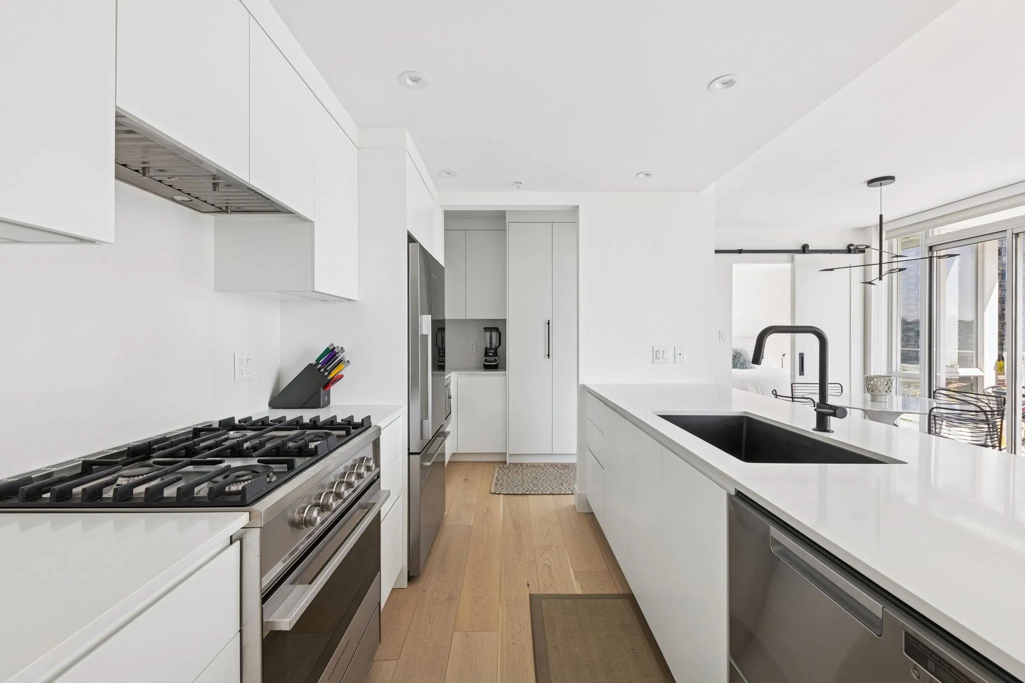 801 1077 Marinaside Crescent