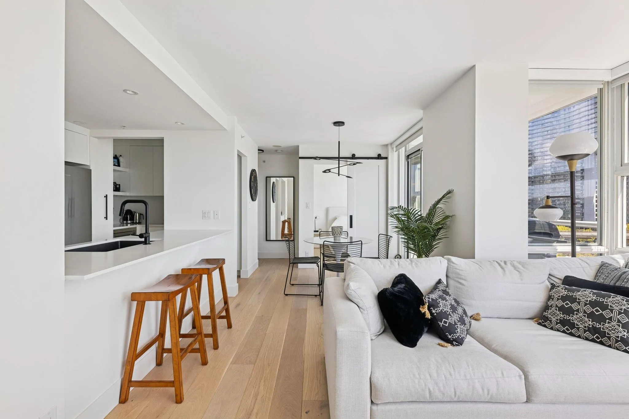 801 1077 Marinaside Crescent