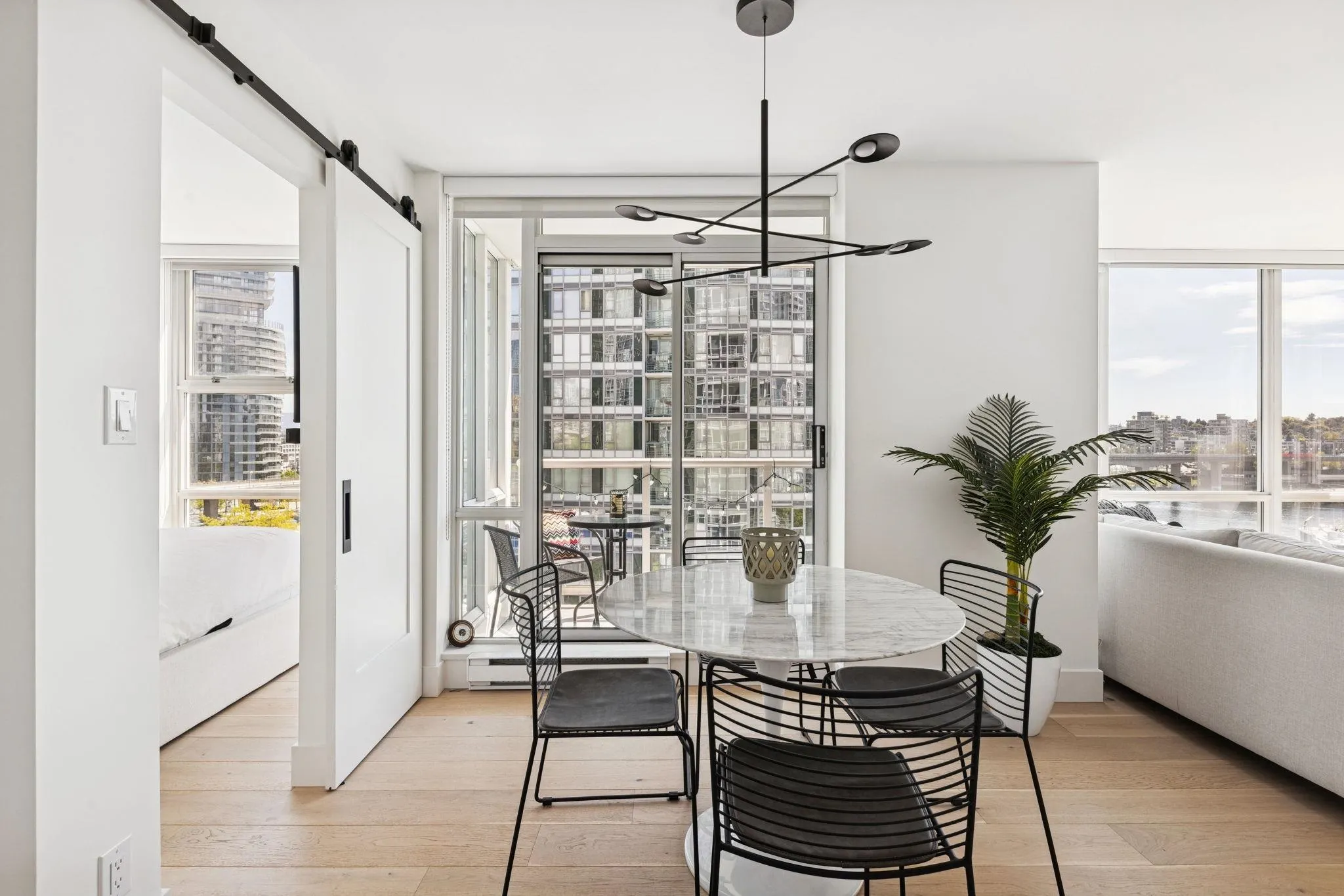 801 1077 Marinaside Crescent