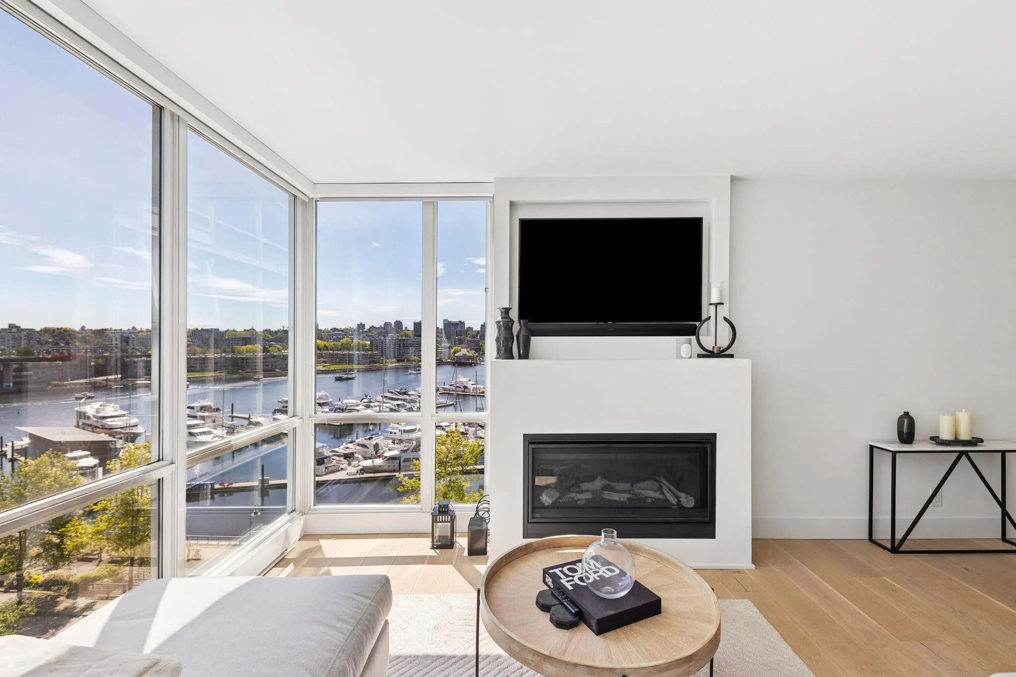 801 1077 Marinaside Crescent