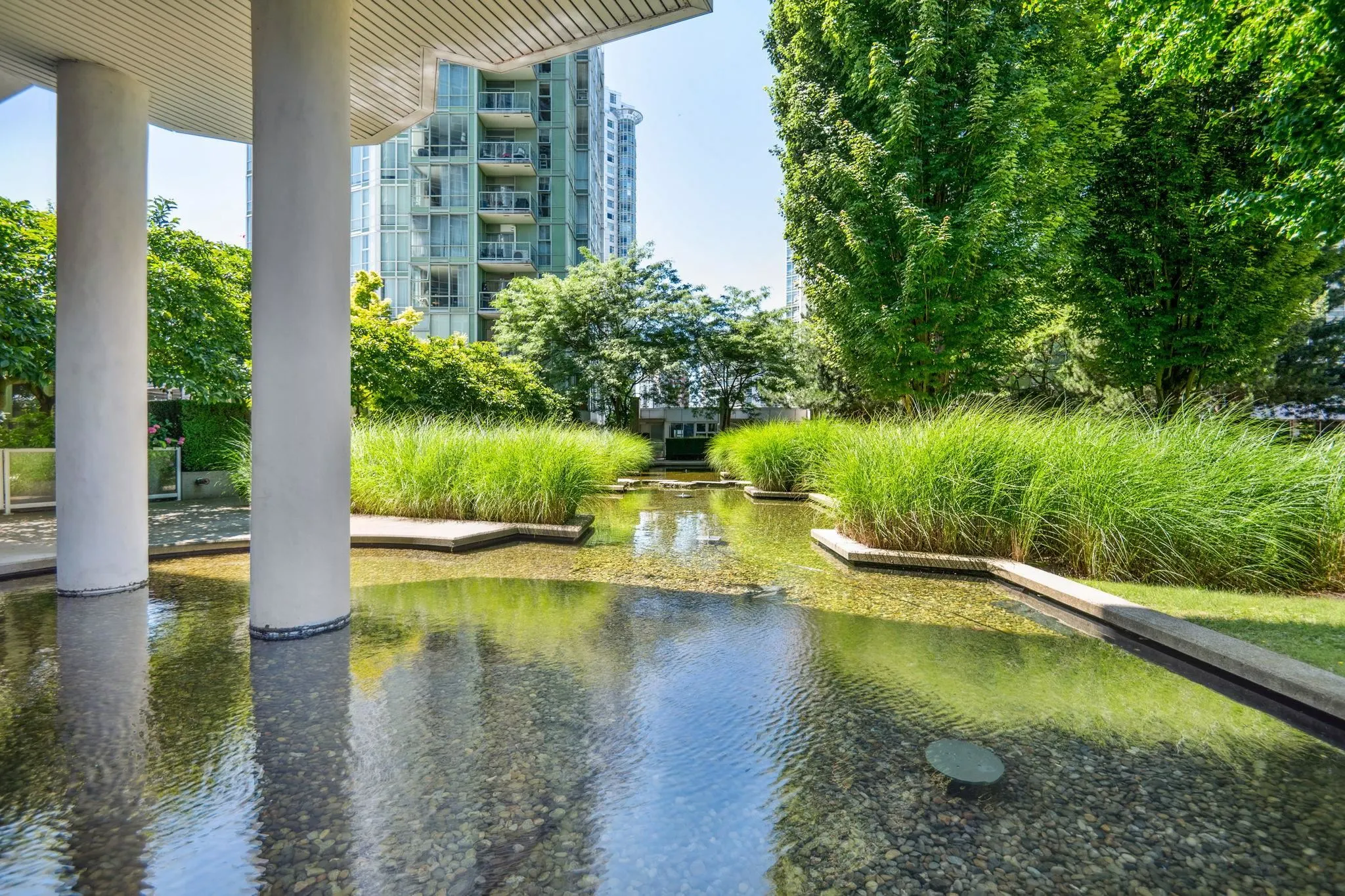 801 1077 Marinaside Crescent