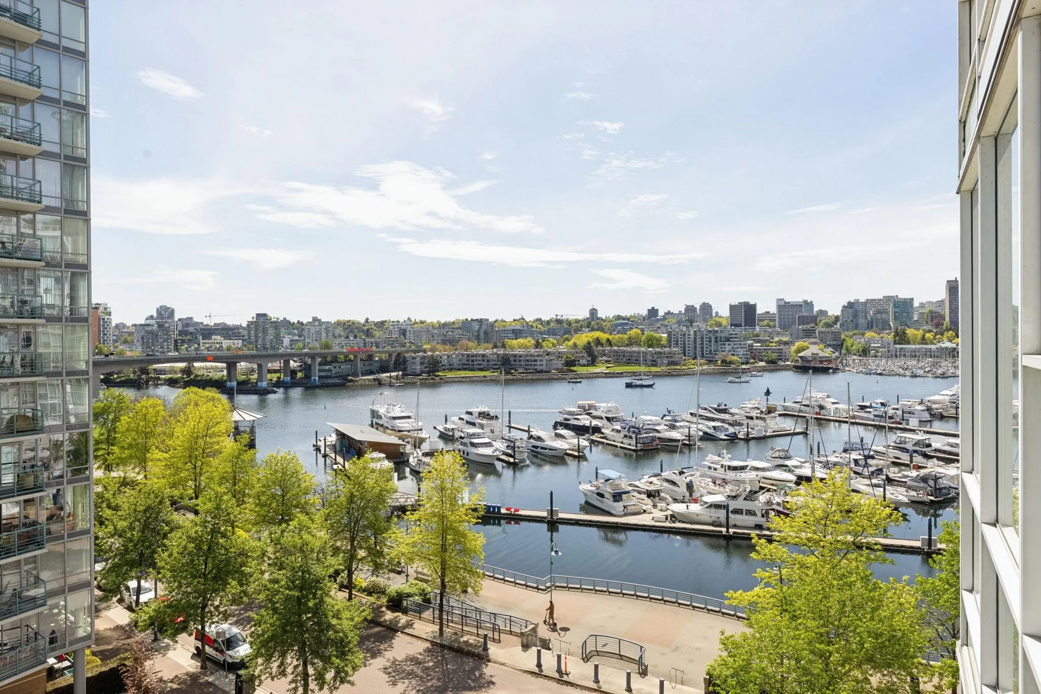 801 1077 Marinaside Crescent