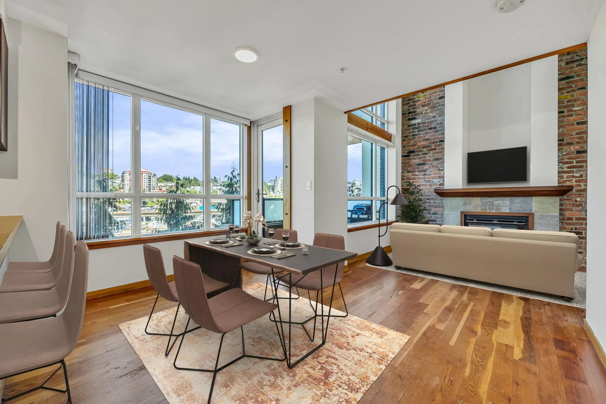 322 10 Renaissance Square