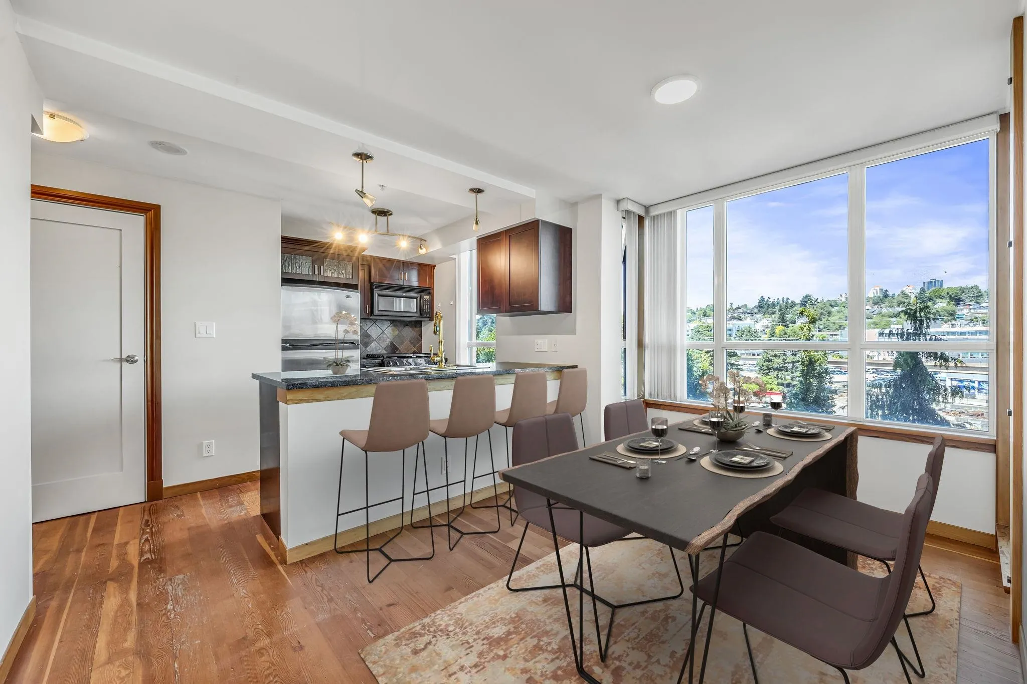 322 10 Renaissance Square