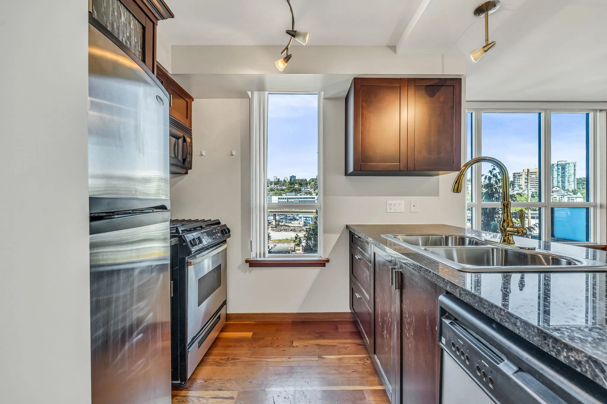 322 10 Renaissance Square