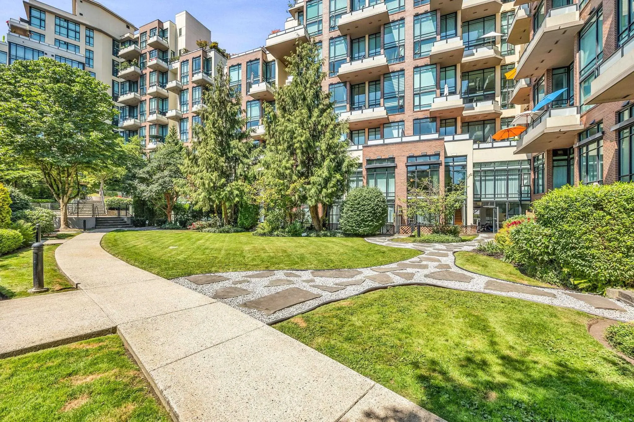 322 10 Renaissance Square