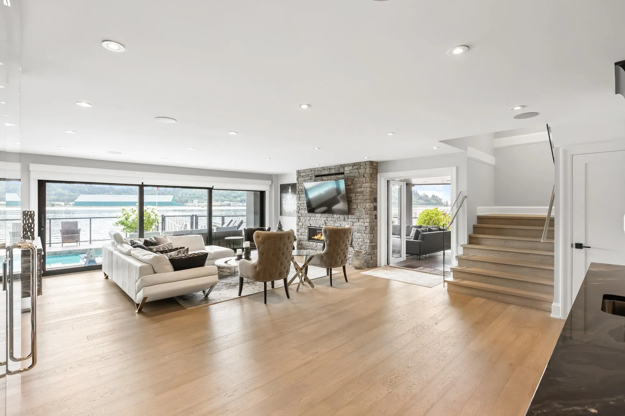 748 Alderside Road