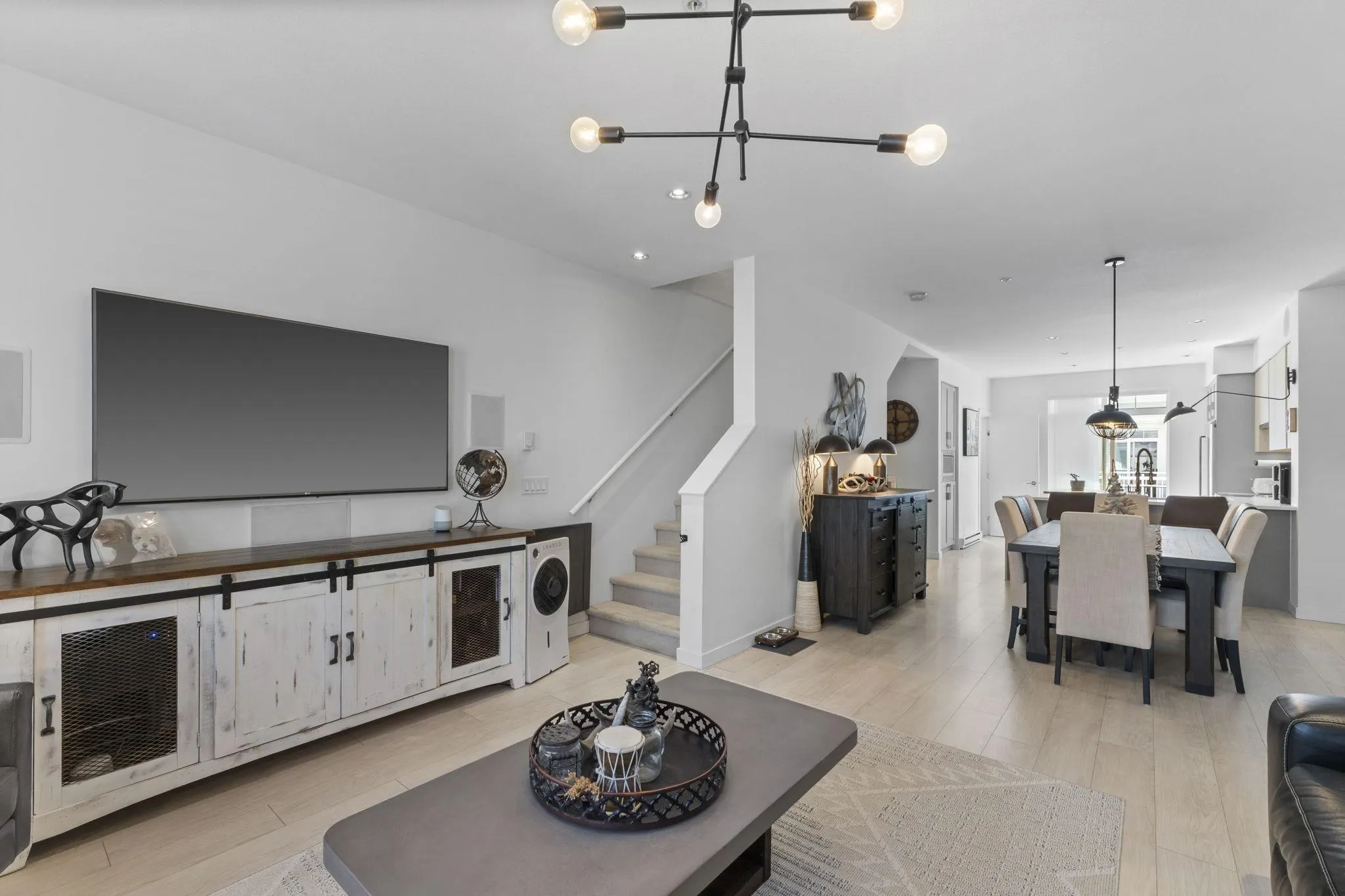 26 2560 Pitt River Road