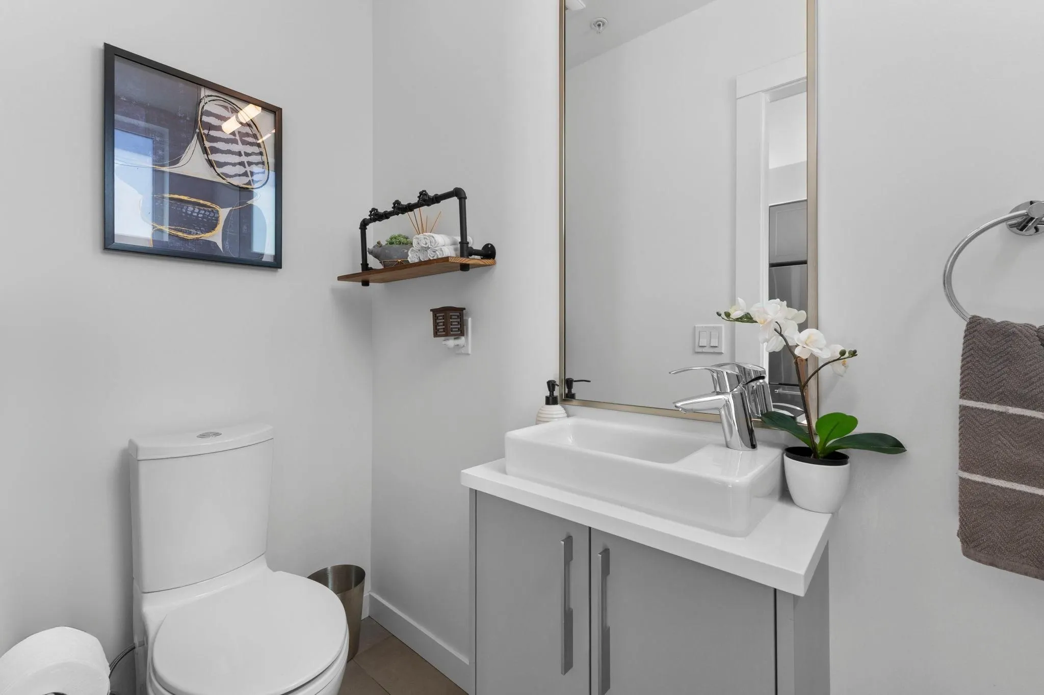 26 2560 Pitt River Road