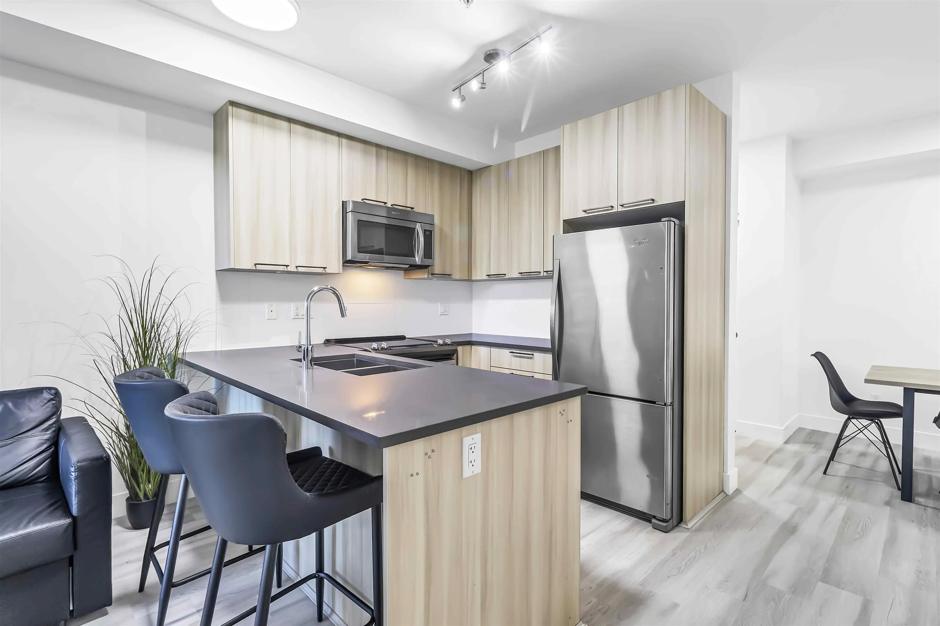 101 15628 104 Avenue