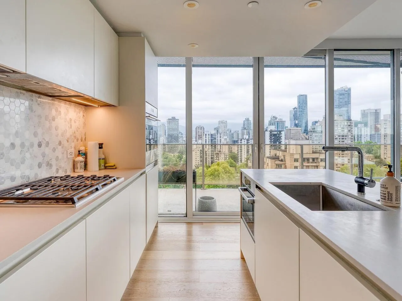 1704 1180 Broughton Street