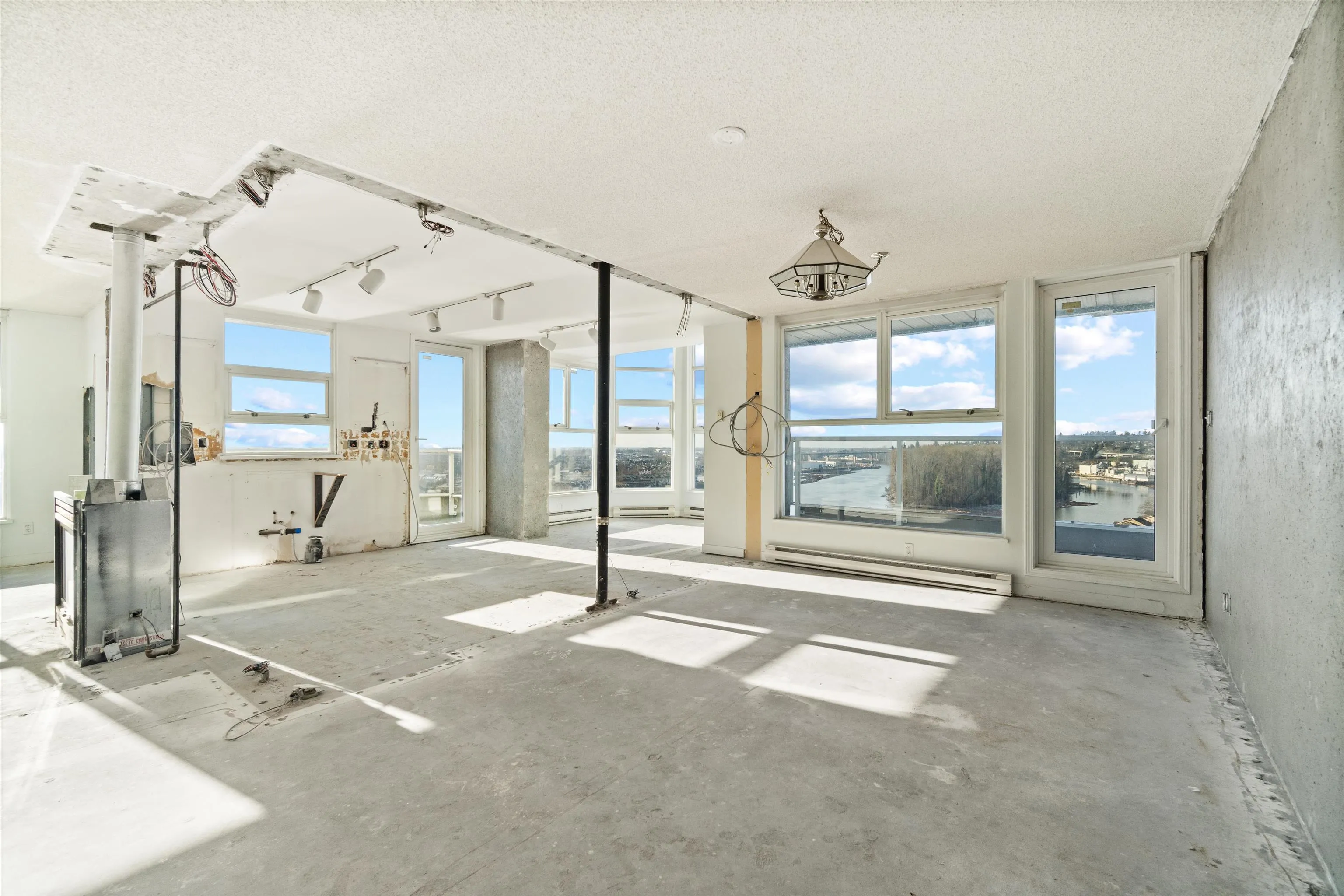 1903 1250 Quayside Drive