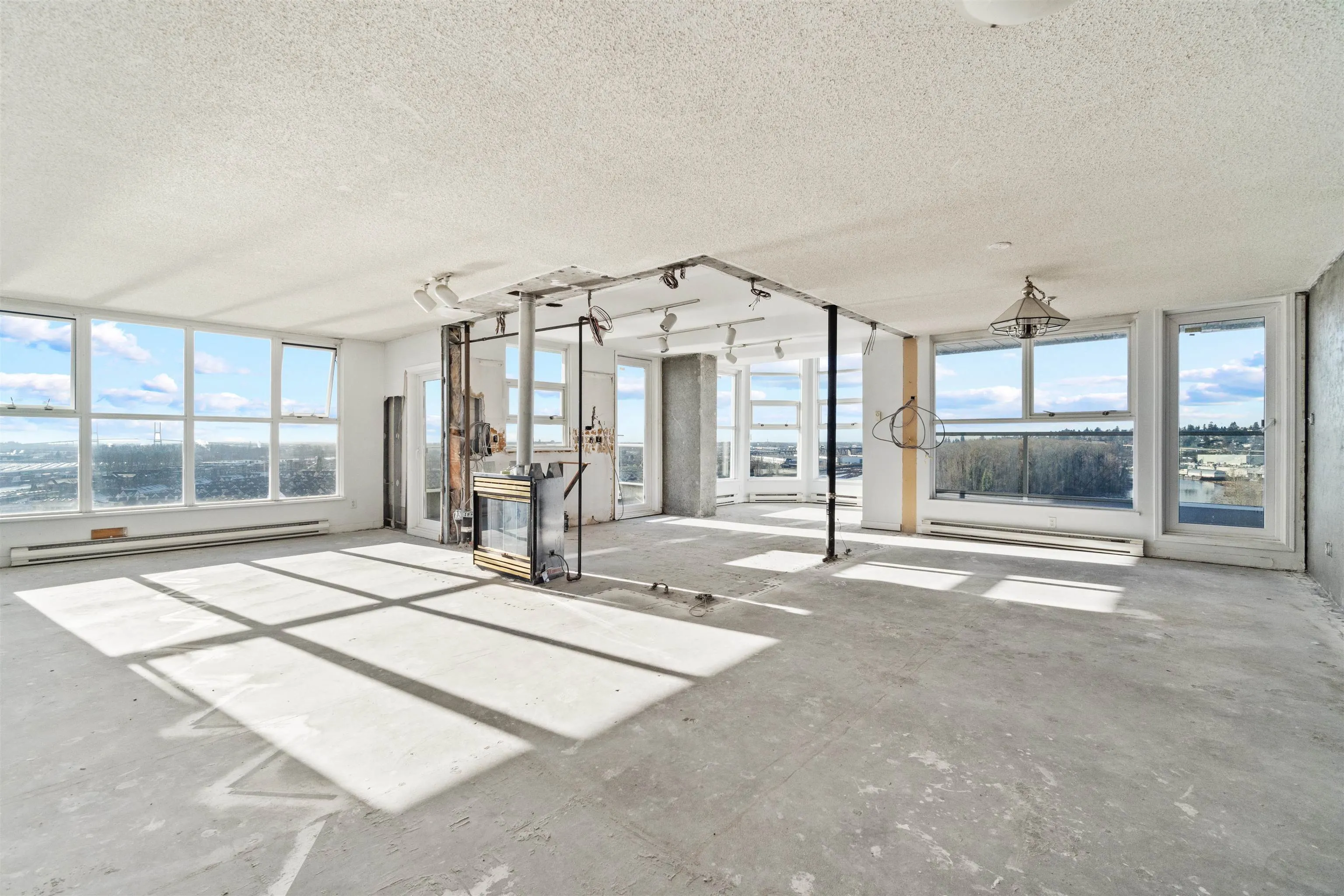 1903 1250 Quayside Drive