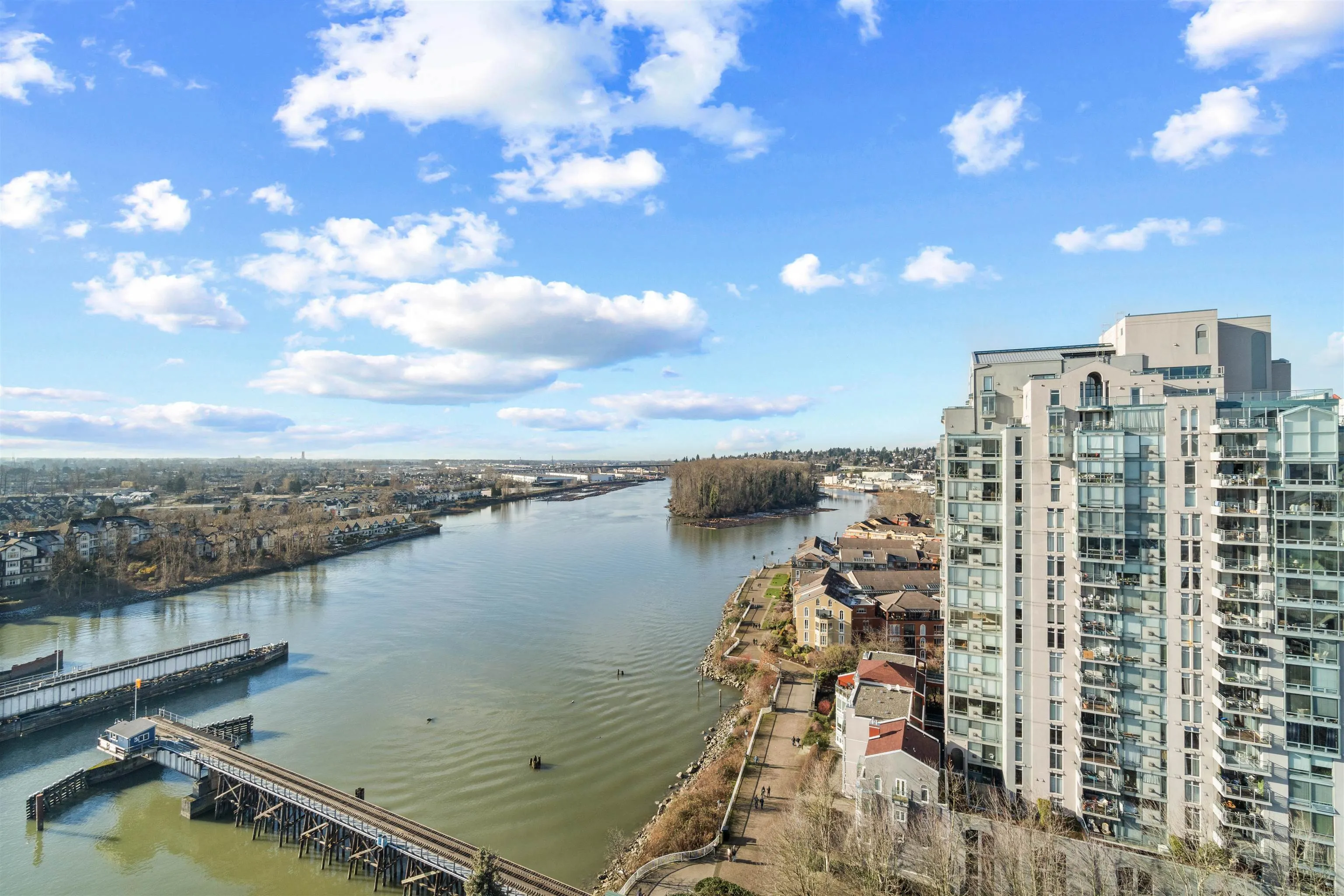 1903 1250 Quayside Drive
