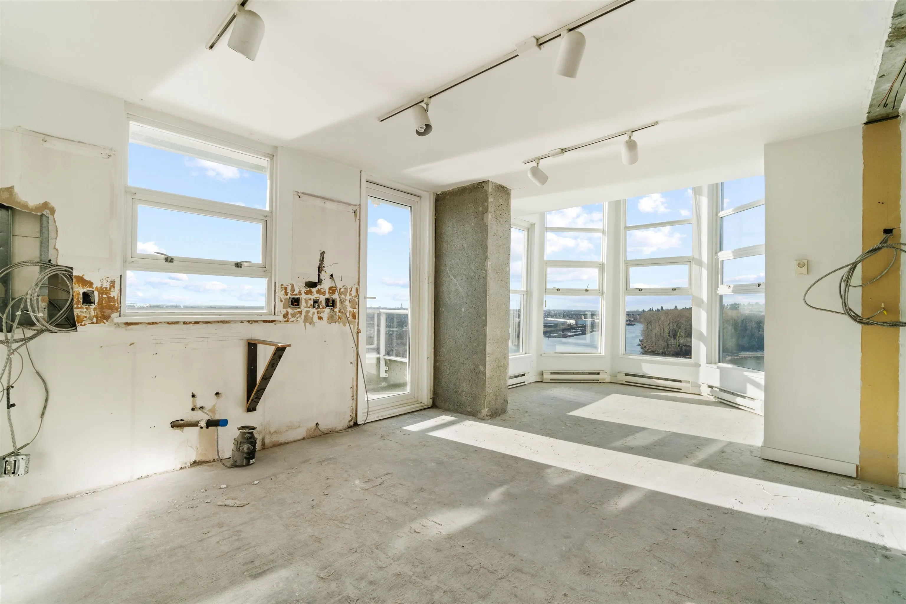 1903 1250 Quayside Drive