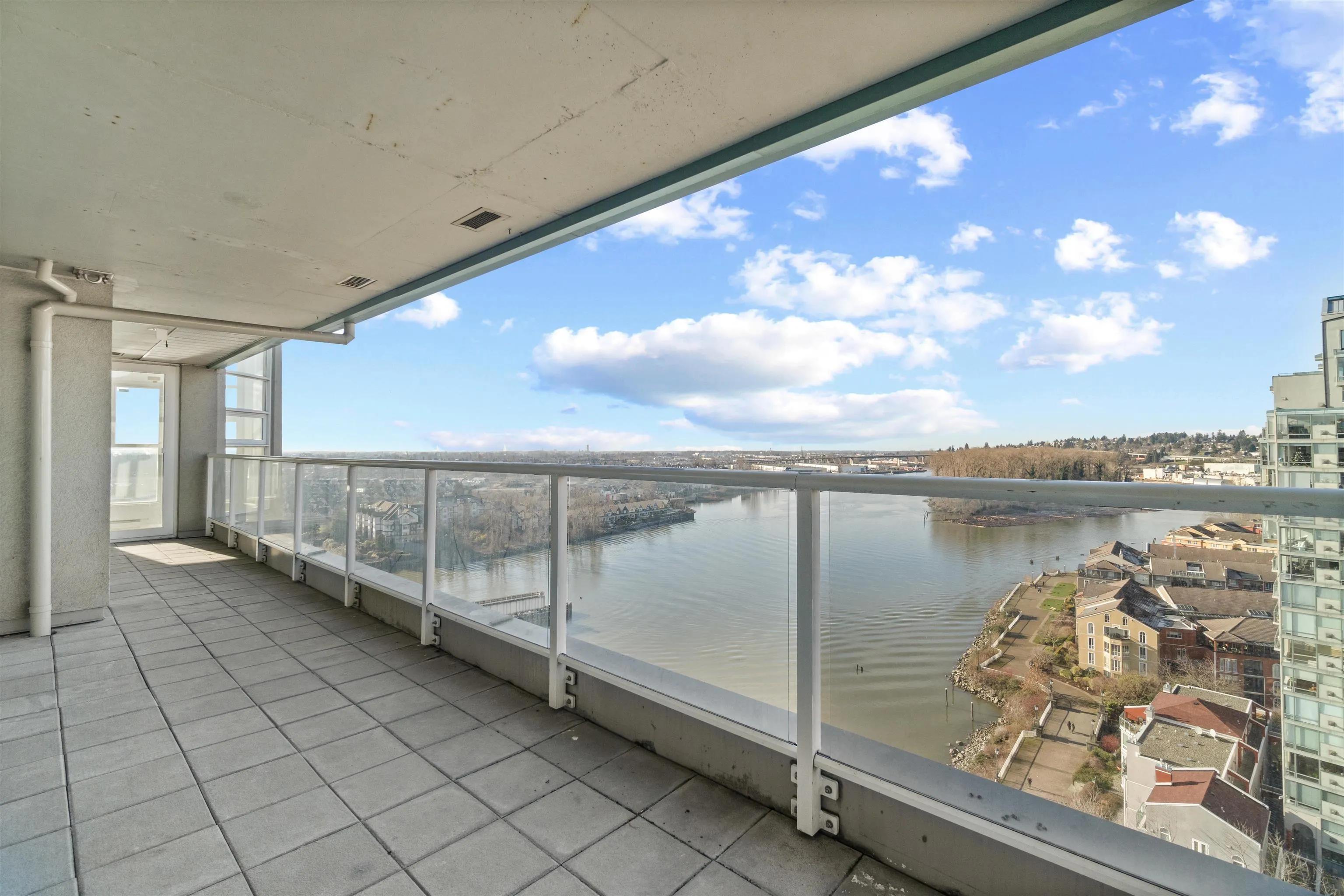1903 1250 Quayside Drive