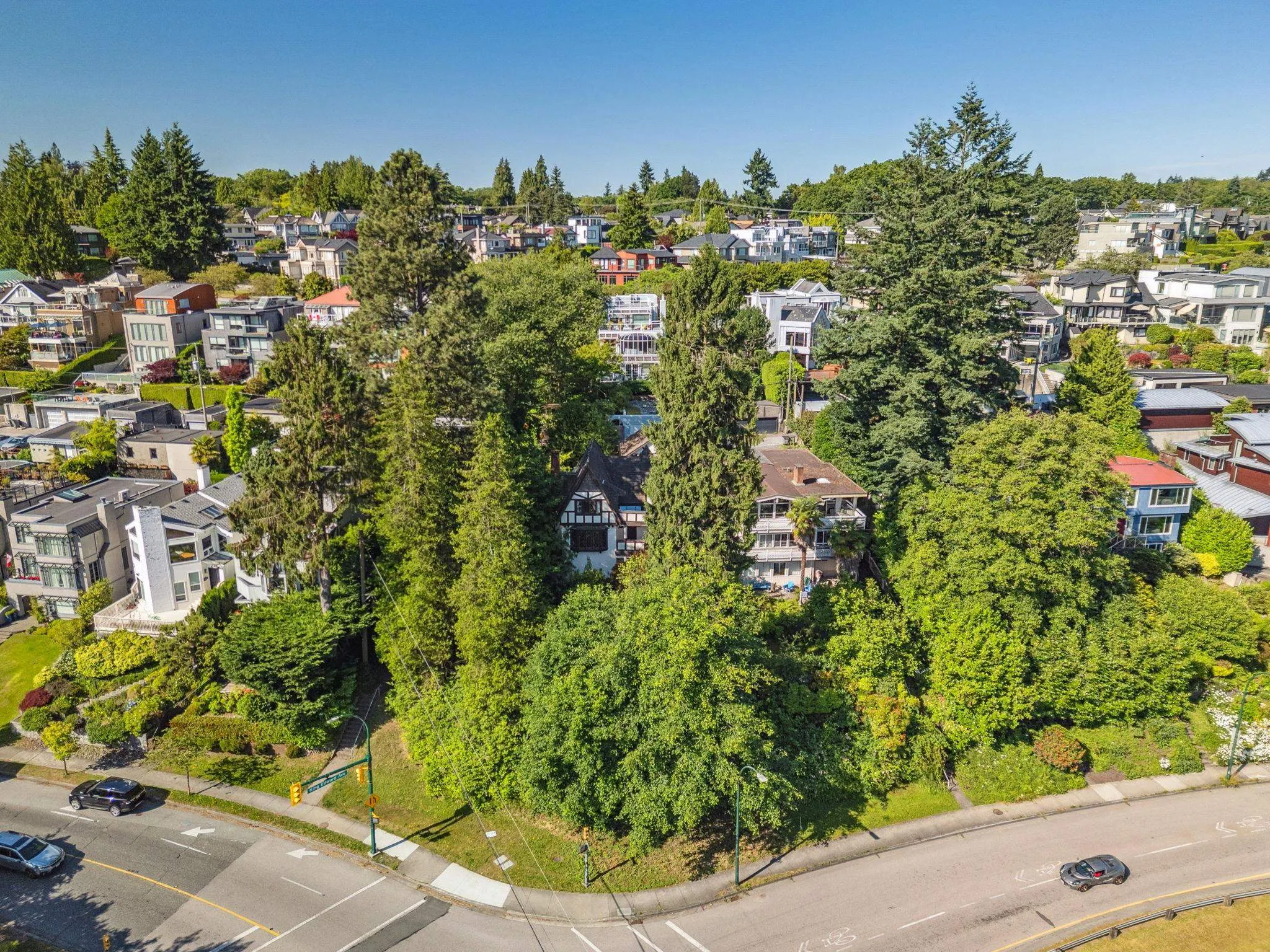2806 W King Edward Avenue