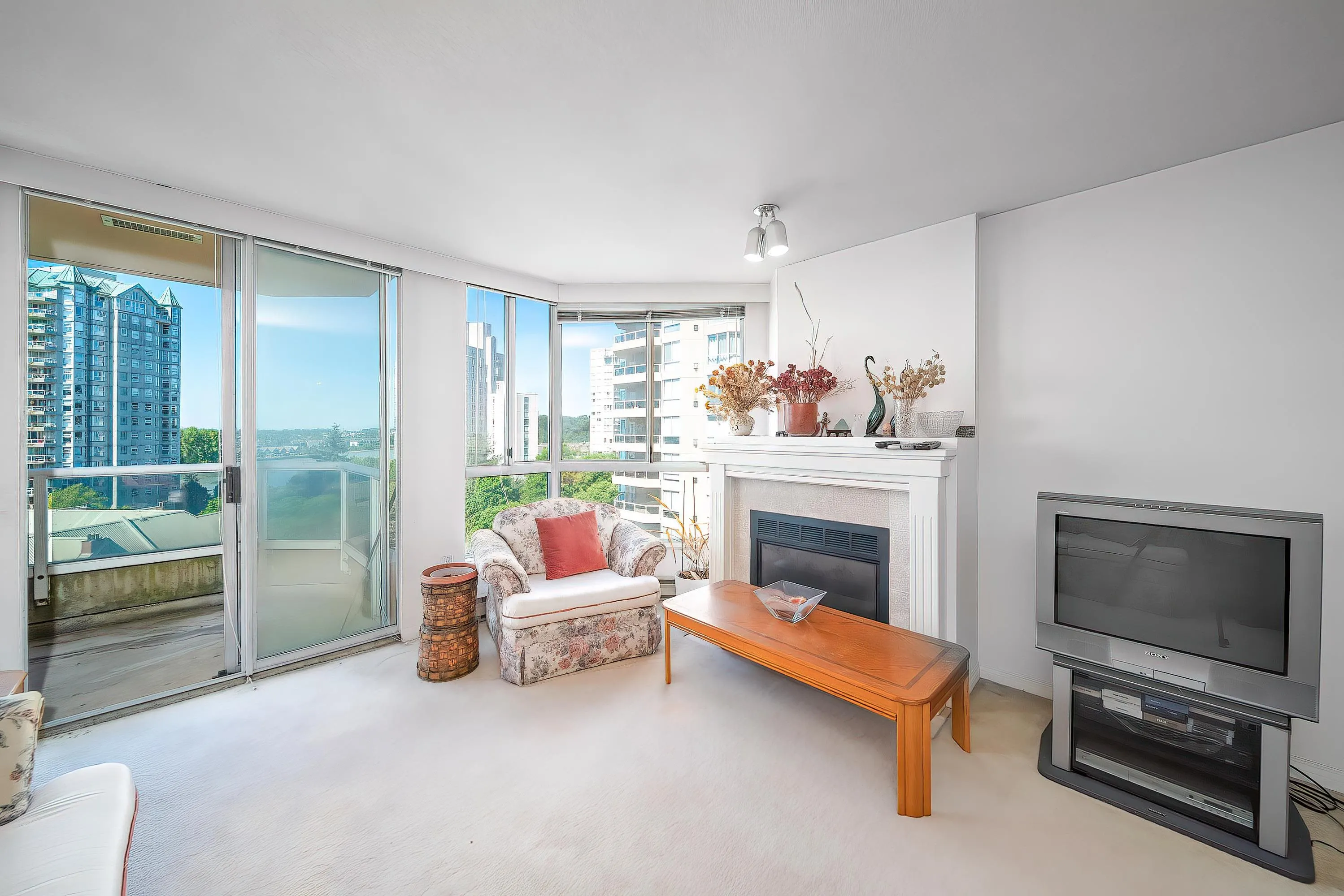 1002 1235 Quayside Drive
