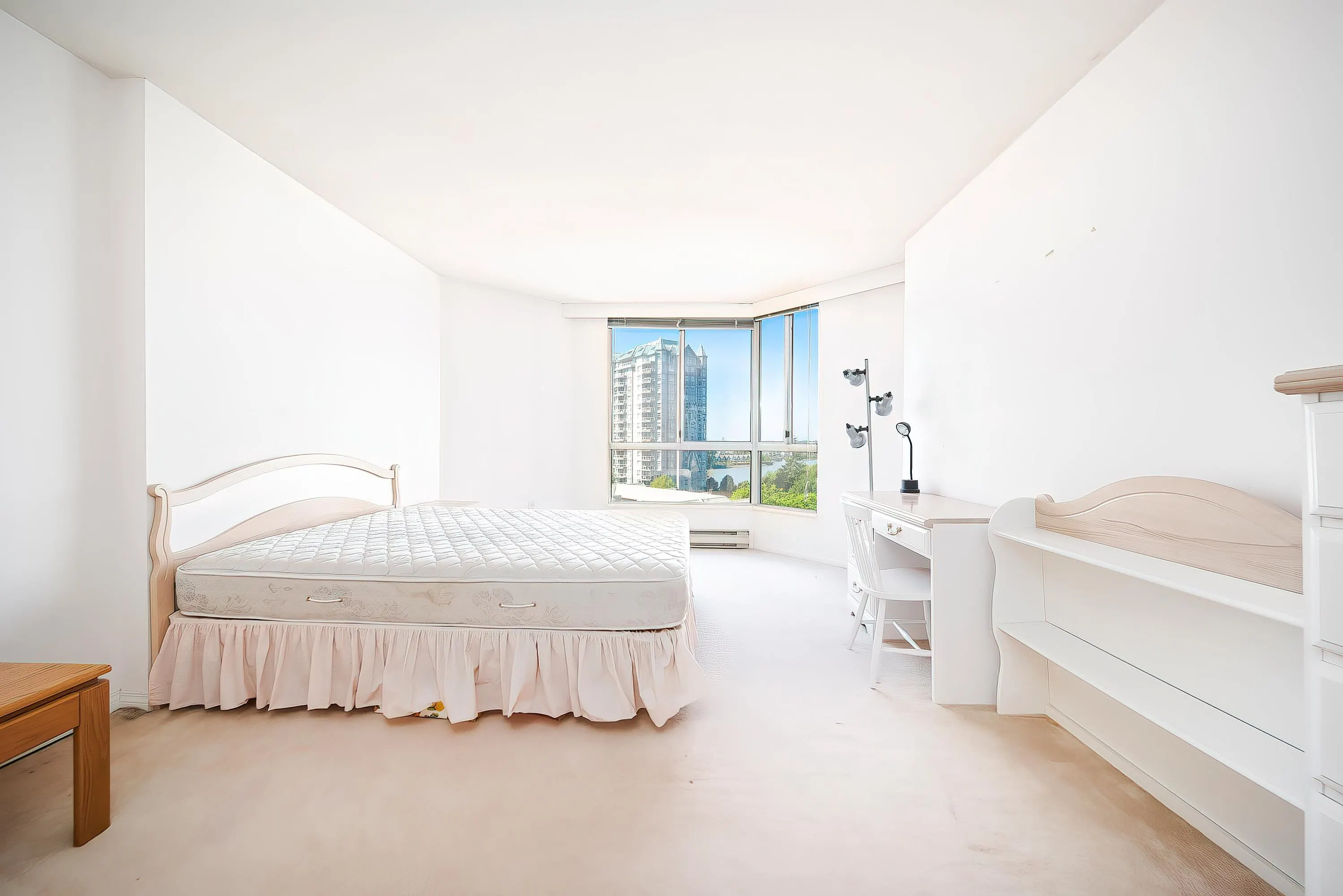 1002 1235 Quayside Drive
