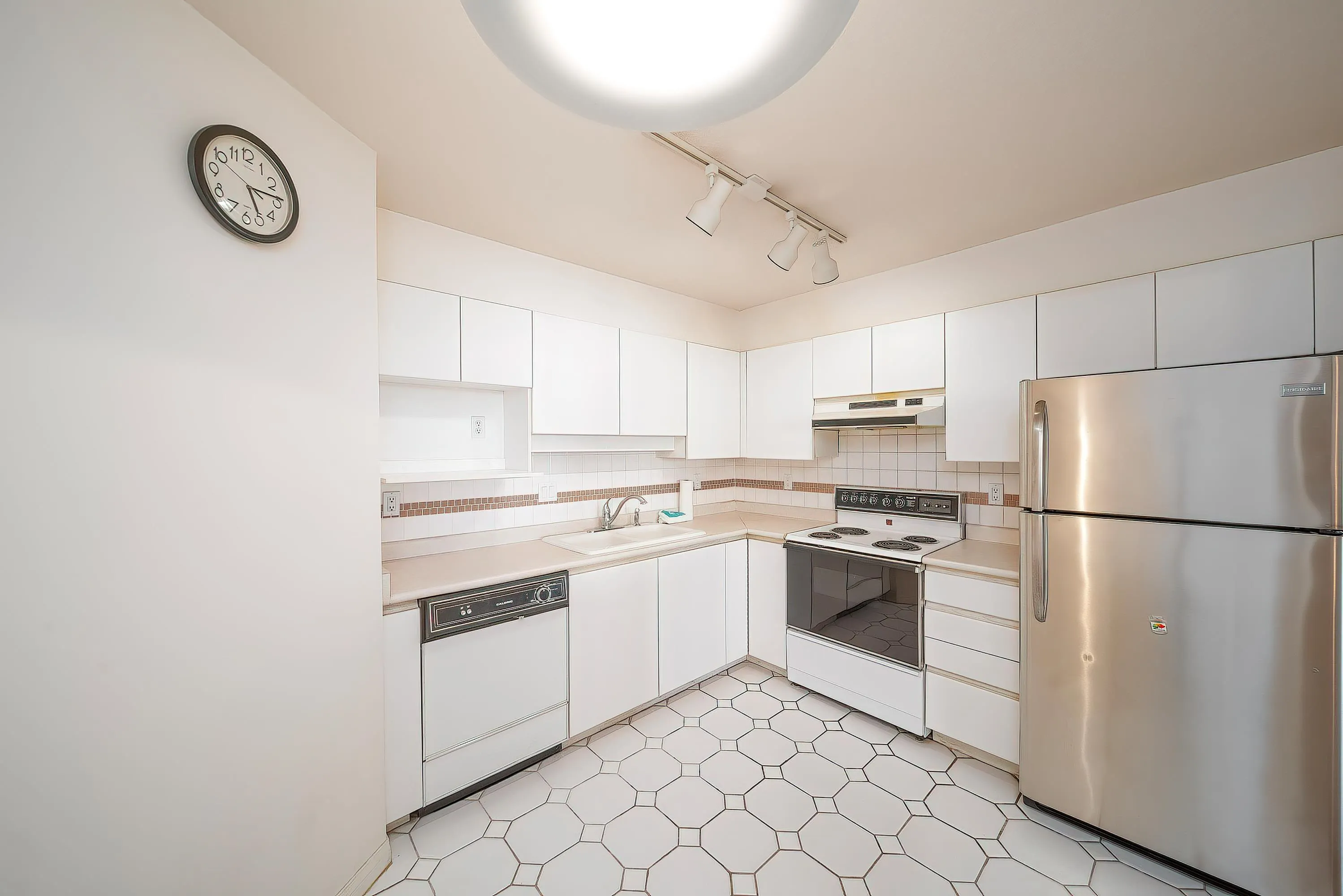 1002 1235 Quayside Drive