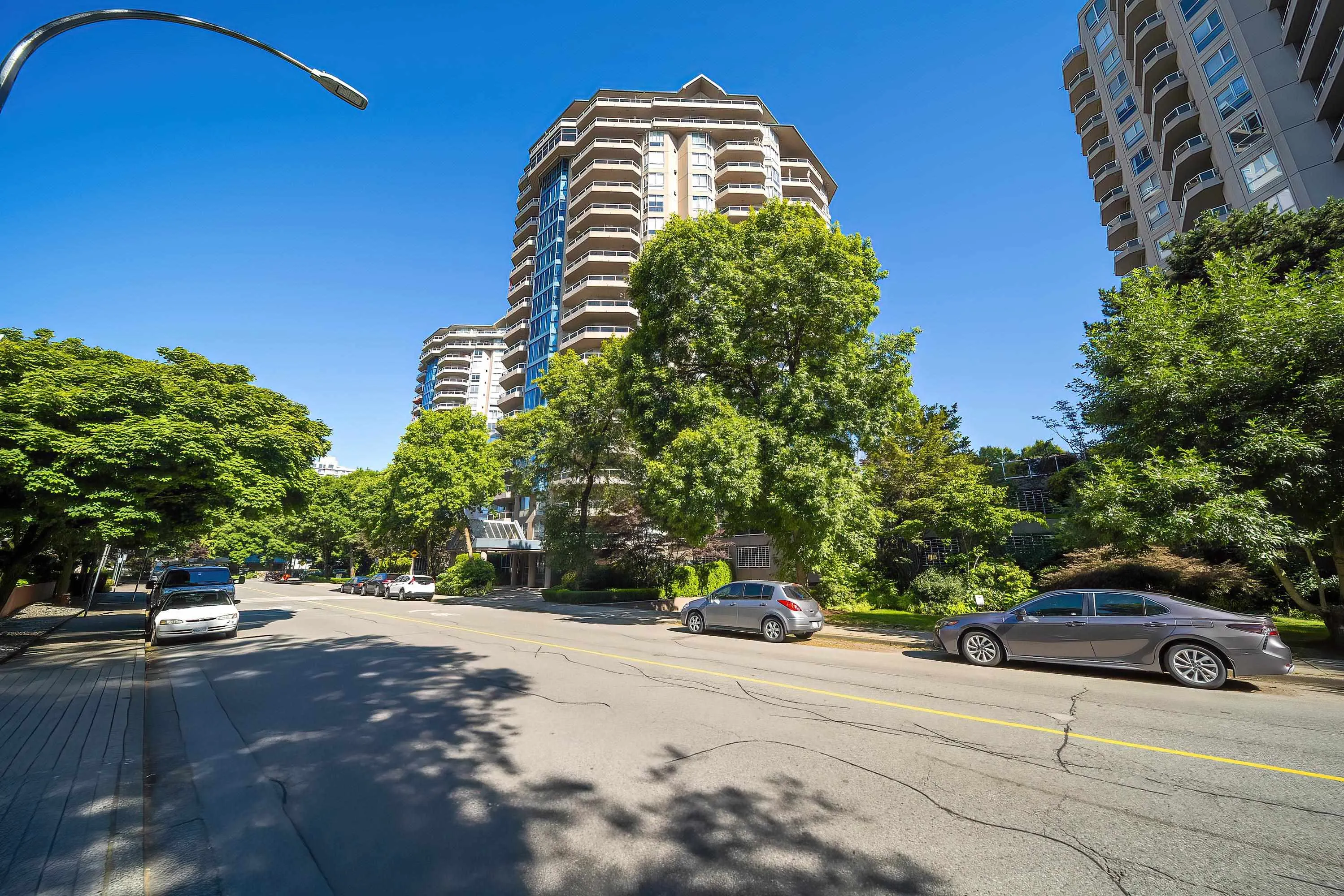 1002 1235 Quayside Drive