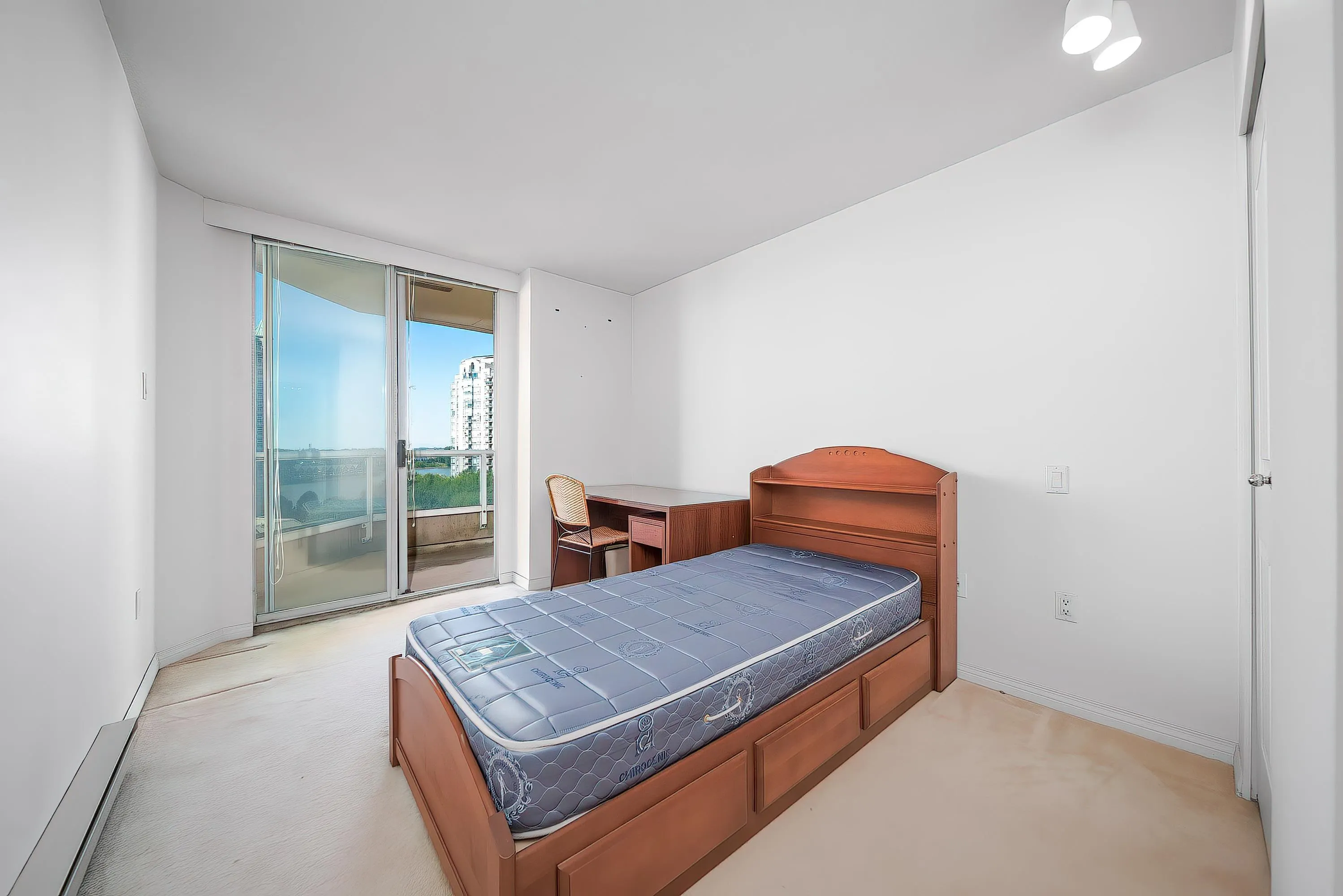 1002 1235 Quayside Drive