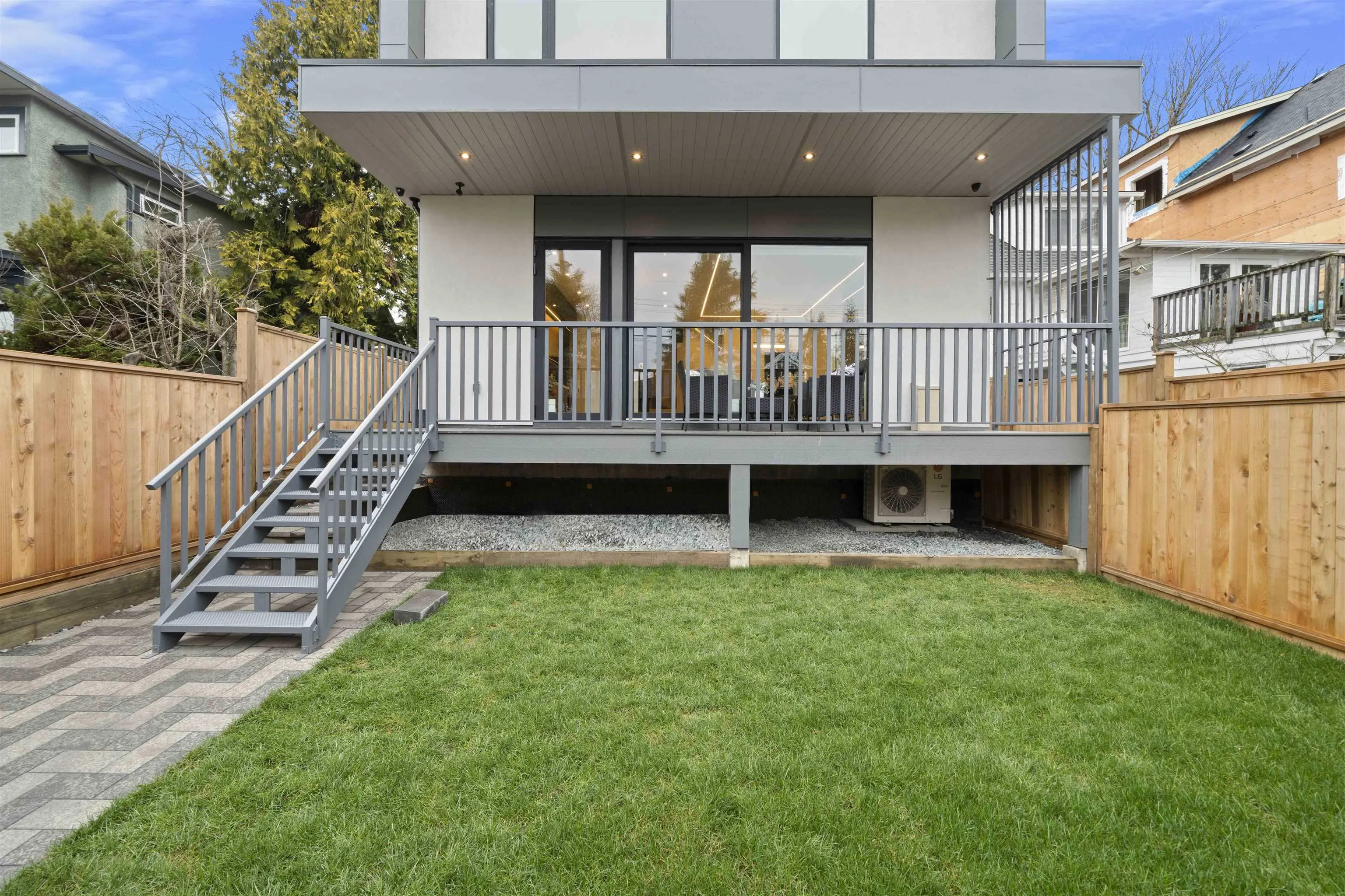 2 3232 W 38th Avenue