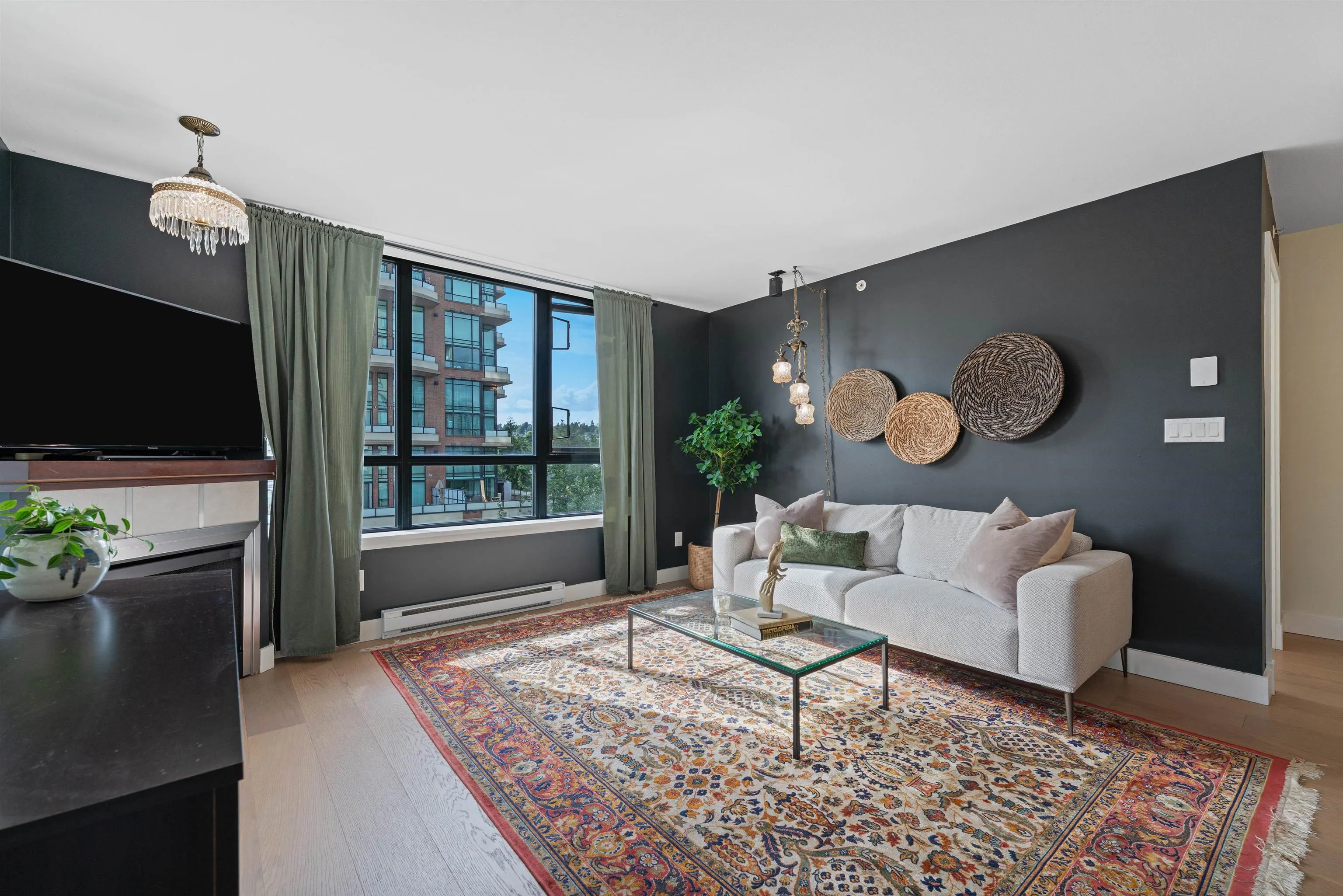405 1 Renaissance Square
