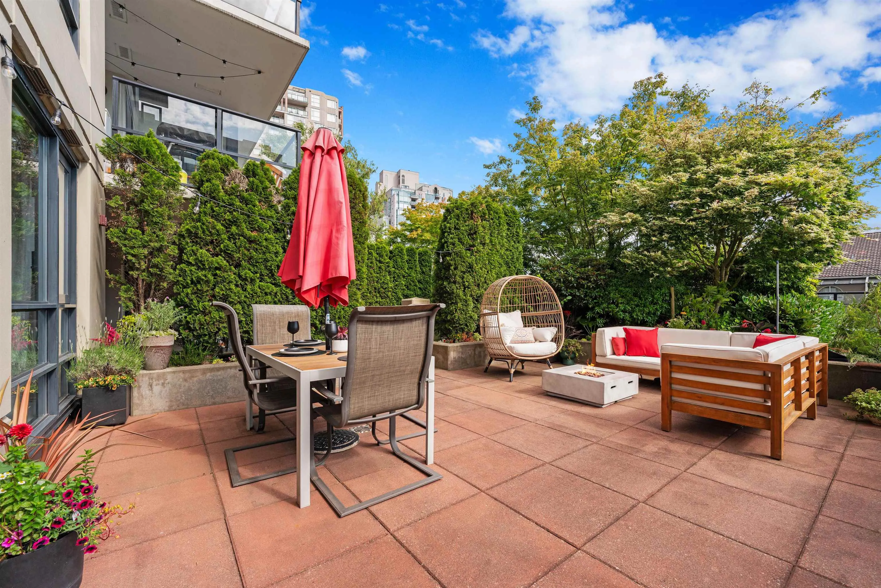 405 1 Renaissance Square