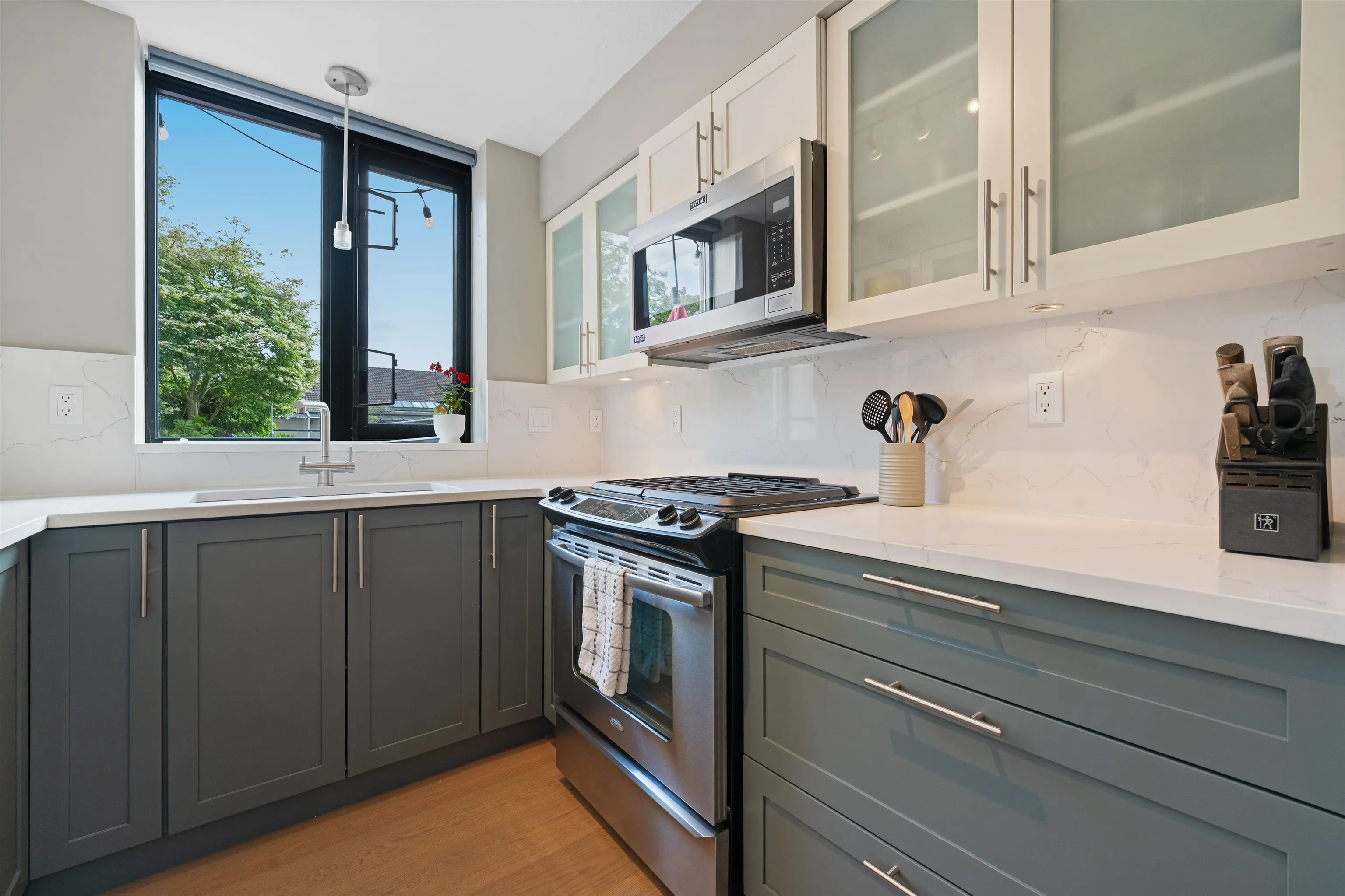 405 1 Renaissance Square
