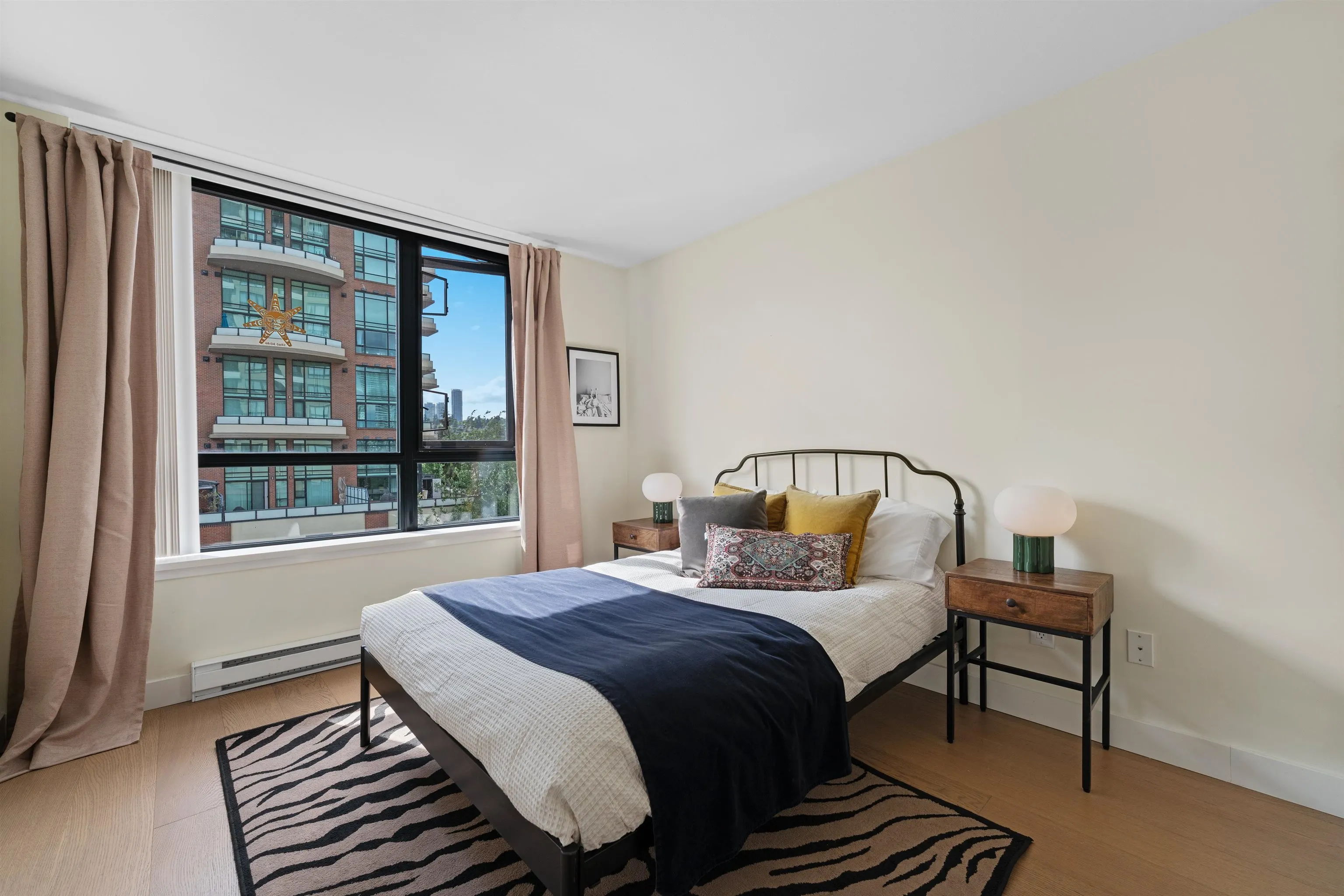 405 1 Renaissance Square