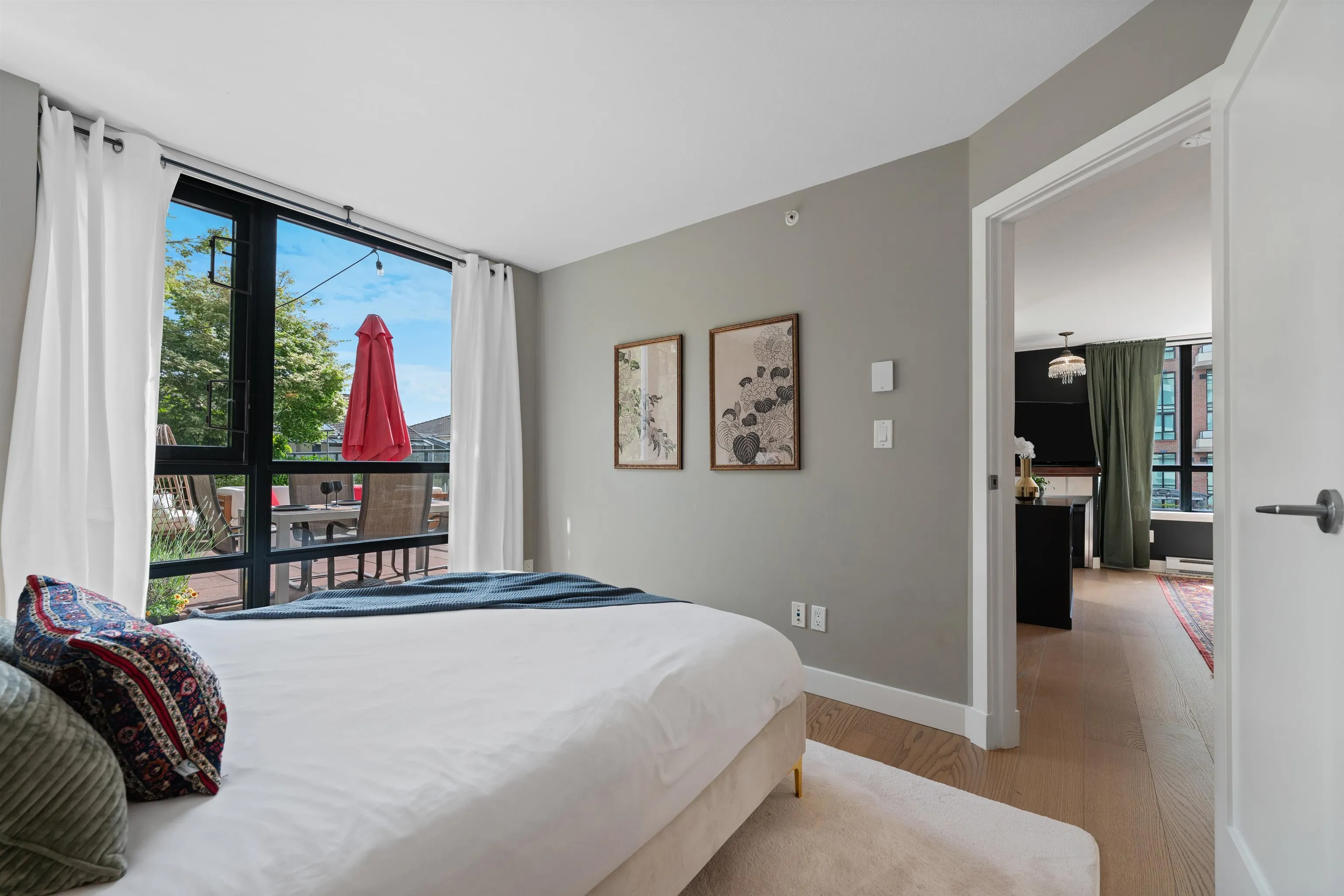 405 1 Renaissance Square