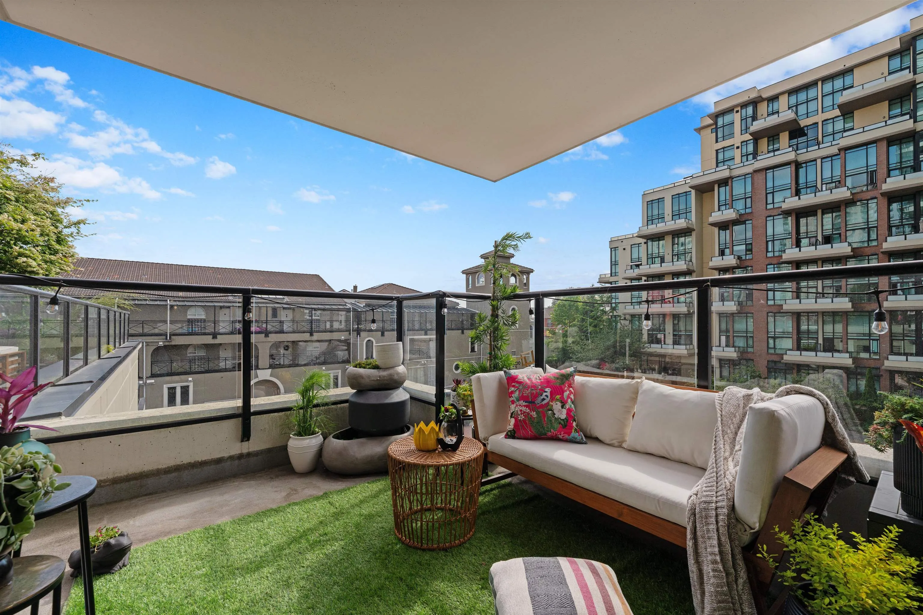 405 1 Renaissance Square