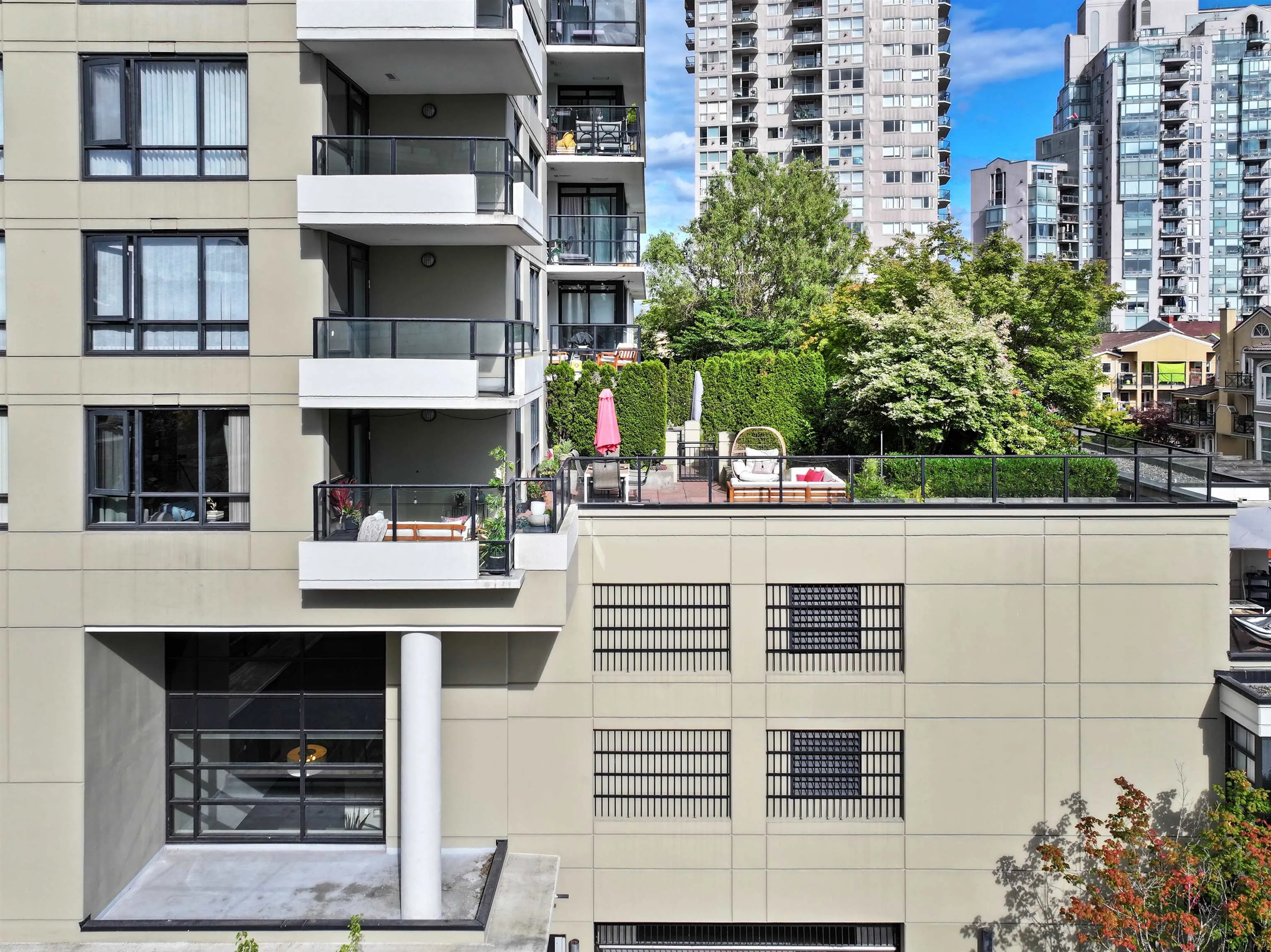 405 1 Renaissance Square
