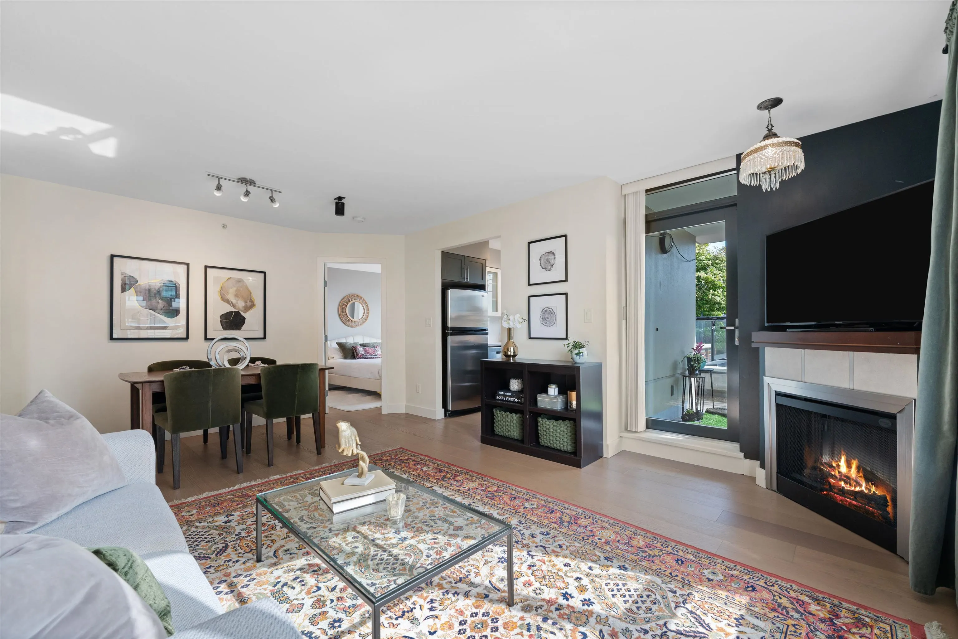405 1 Renaissance Square