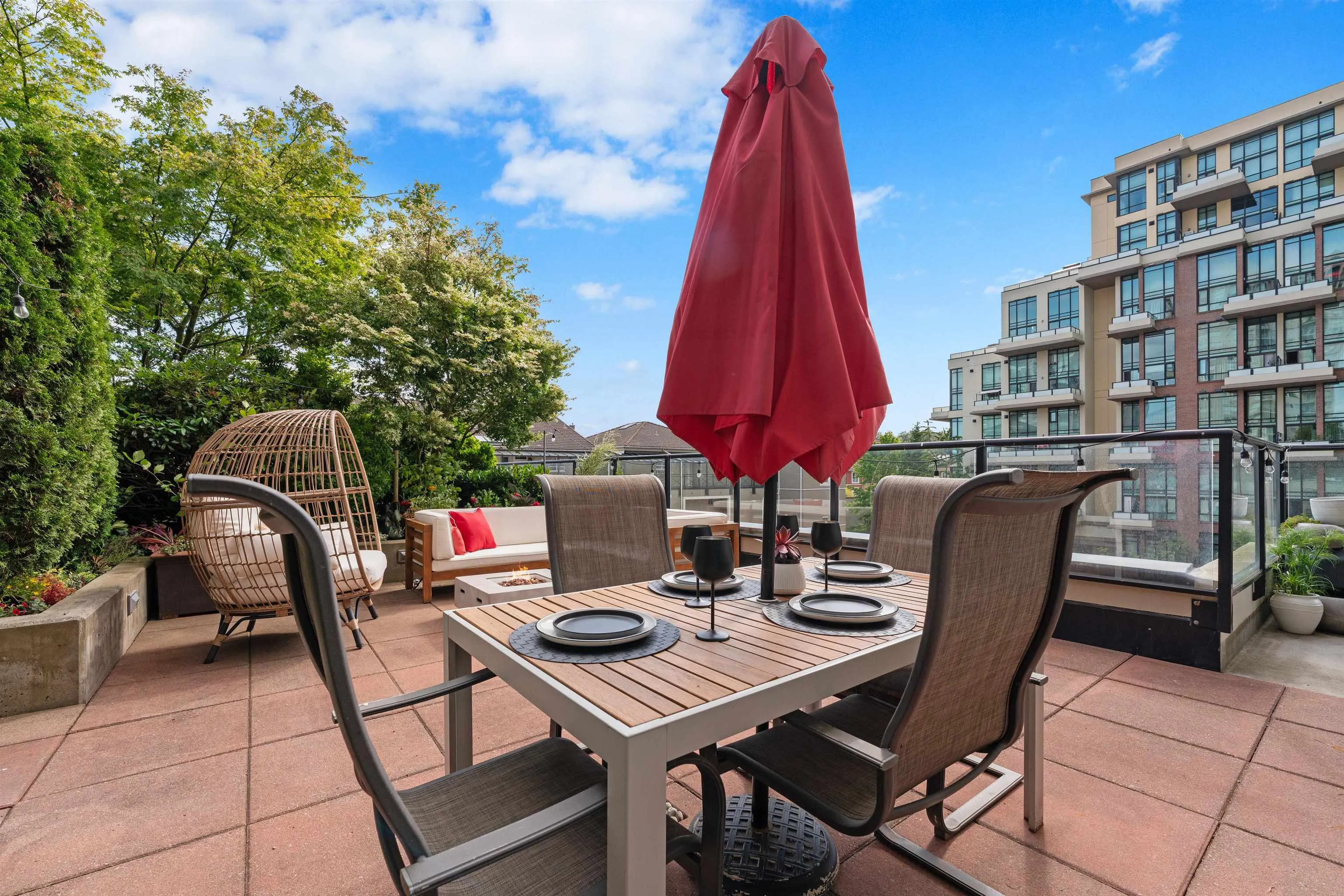 405 1 Renaissance Square