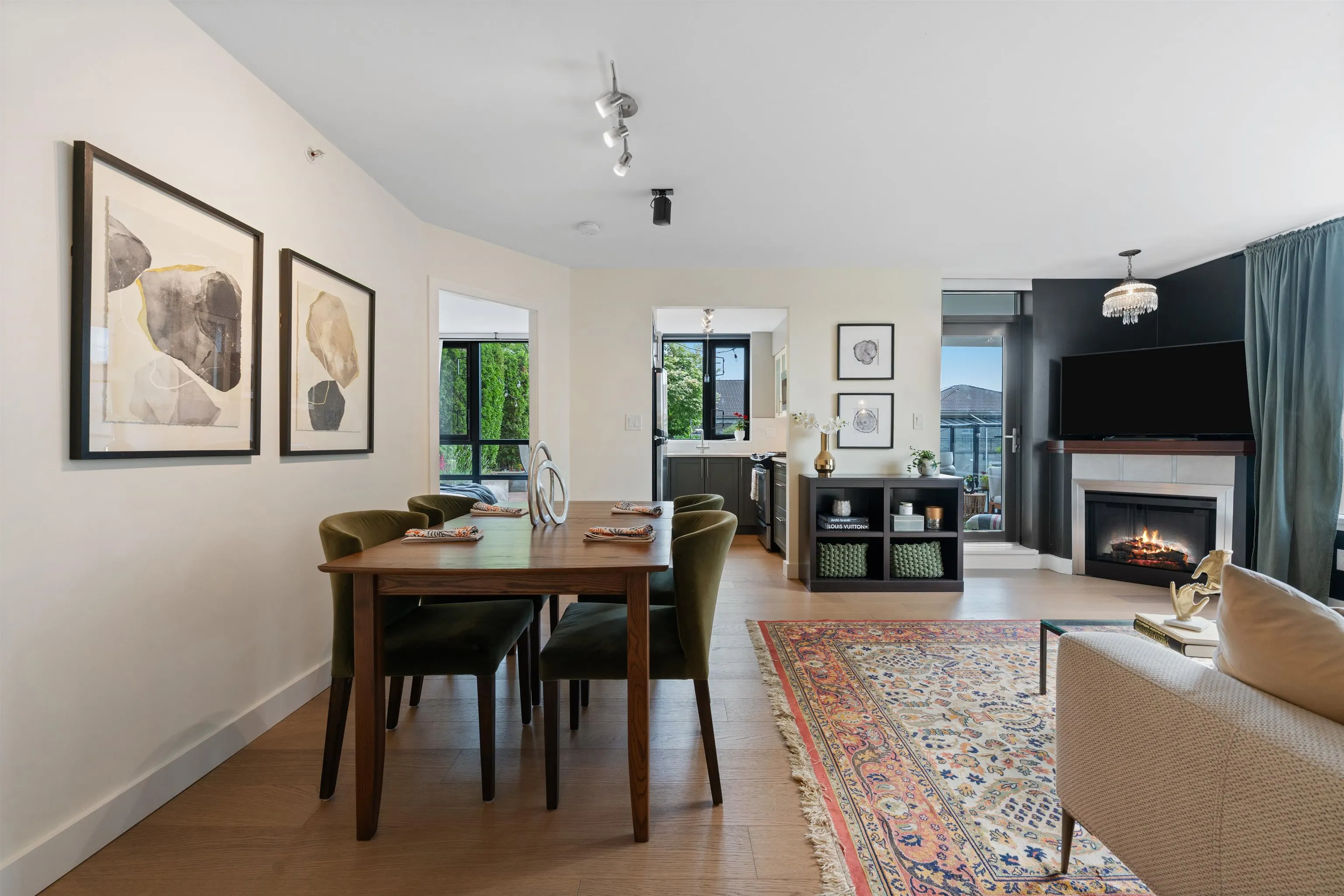 405 1 Renaissance Square