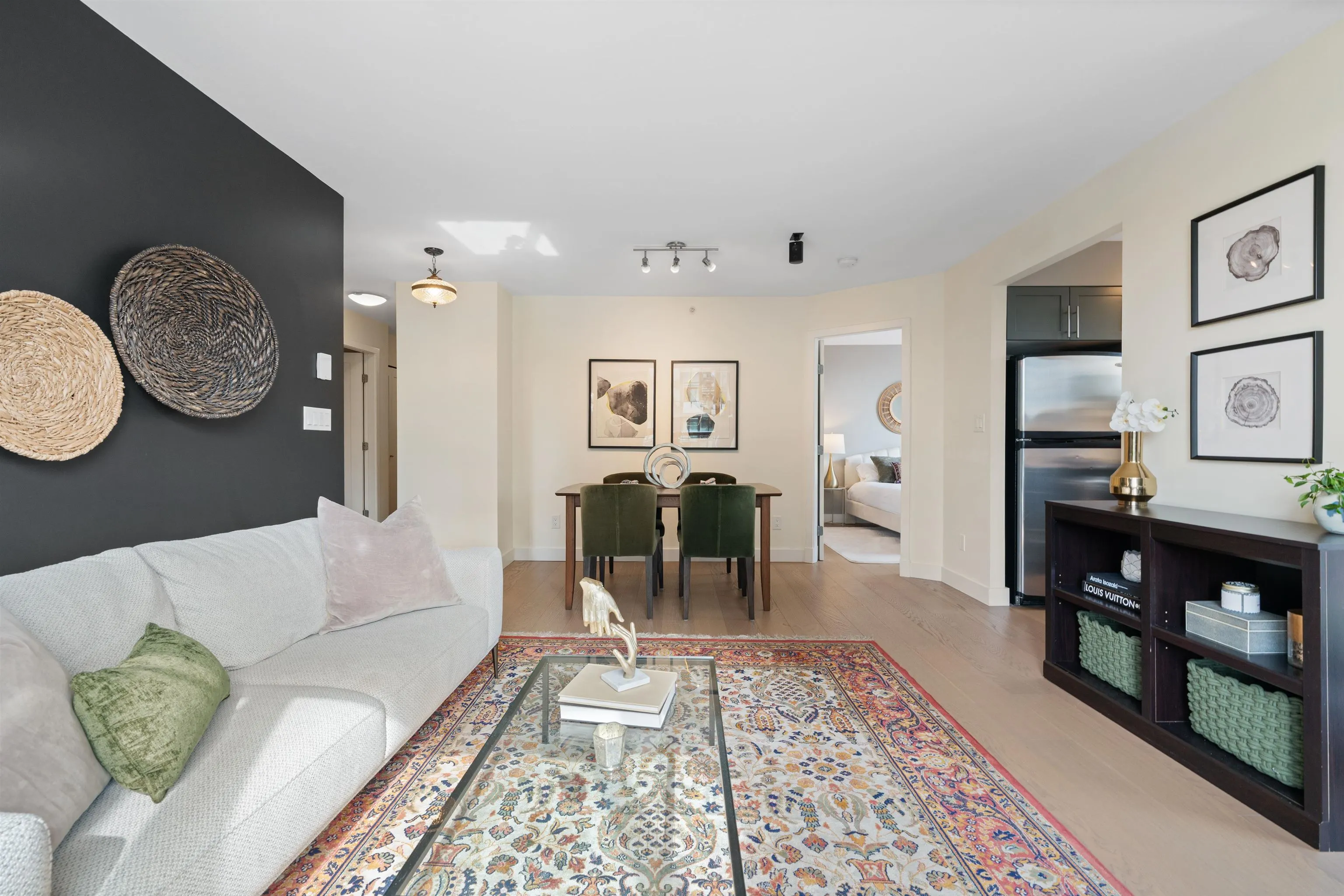 405 1 Renaissance Square